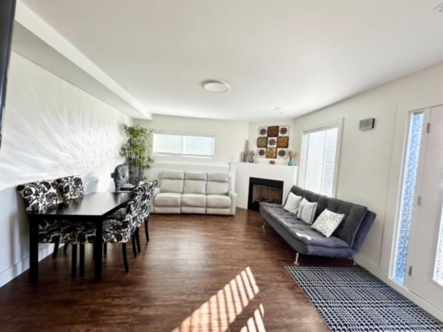 Kelowna Vacations - 2 Suites Not-Interconnected - 2 plus 1 Washroom - Heated Pool and Hot Tub - Property Image 17