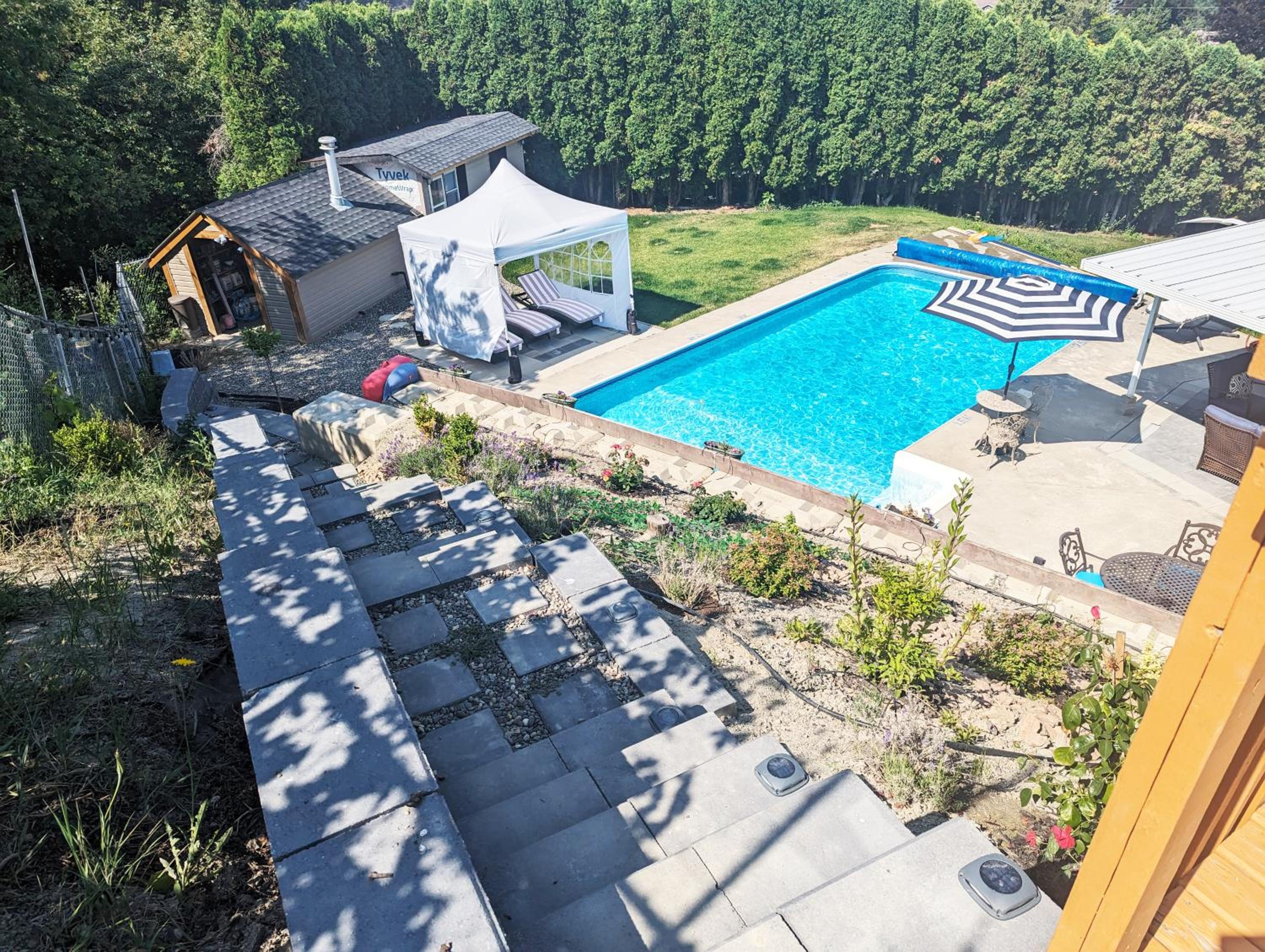 Kelowna Vacations - 2 Suites Not-Interconnected - 2 plus 1 Washroom - Heated Pool and Hot Tub - Property Image 1