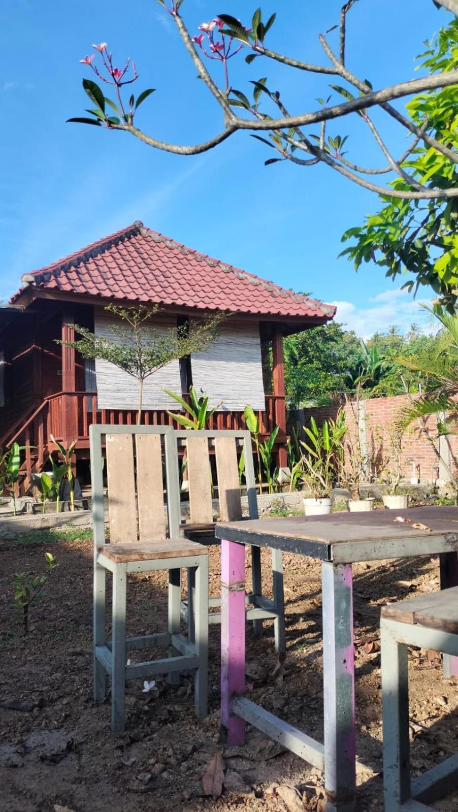 Side house