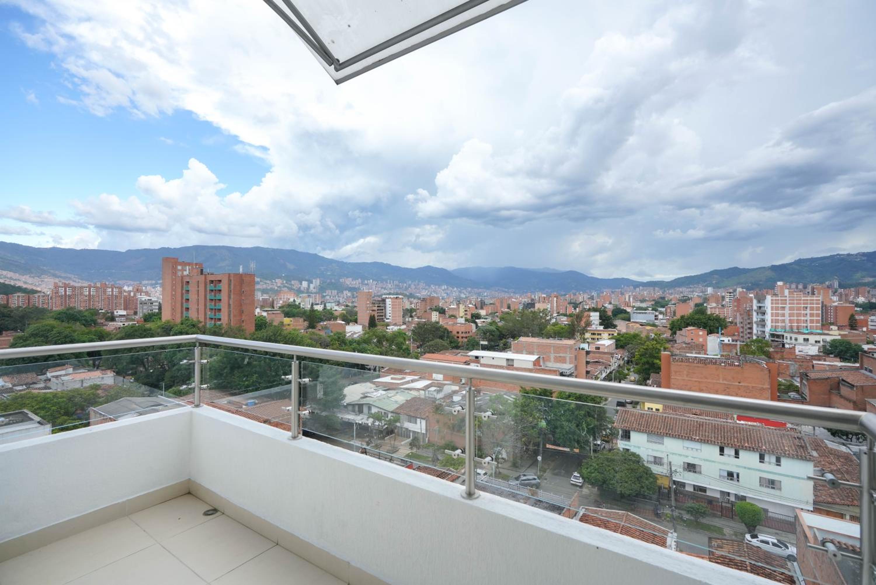 Luxury cerca laureles- Torre Ginebra