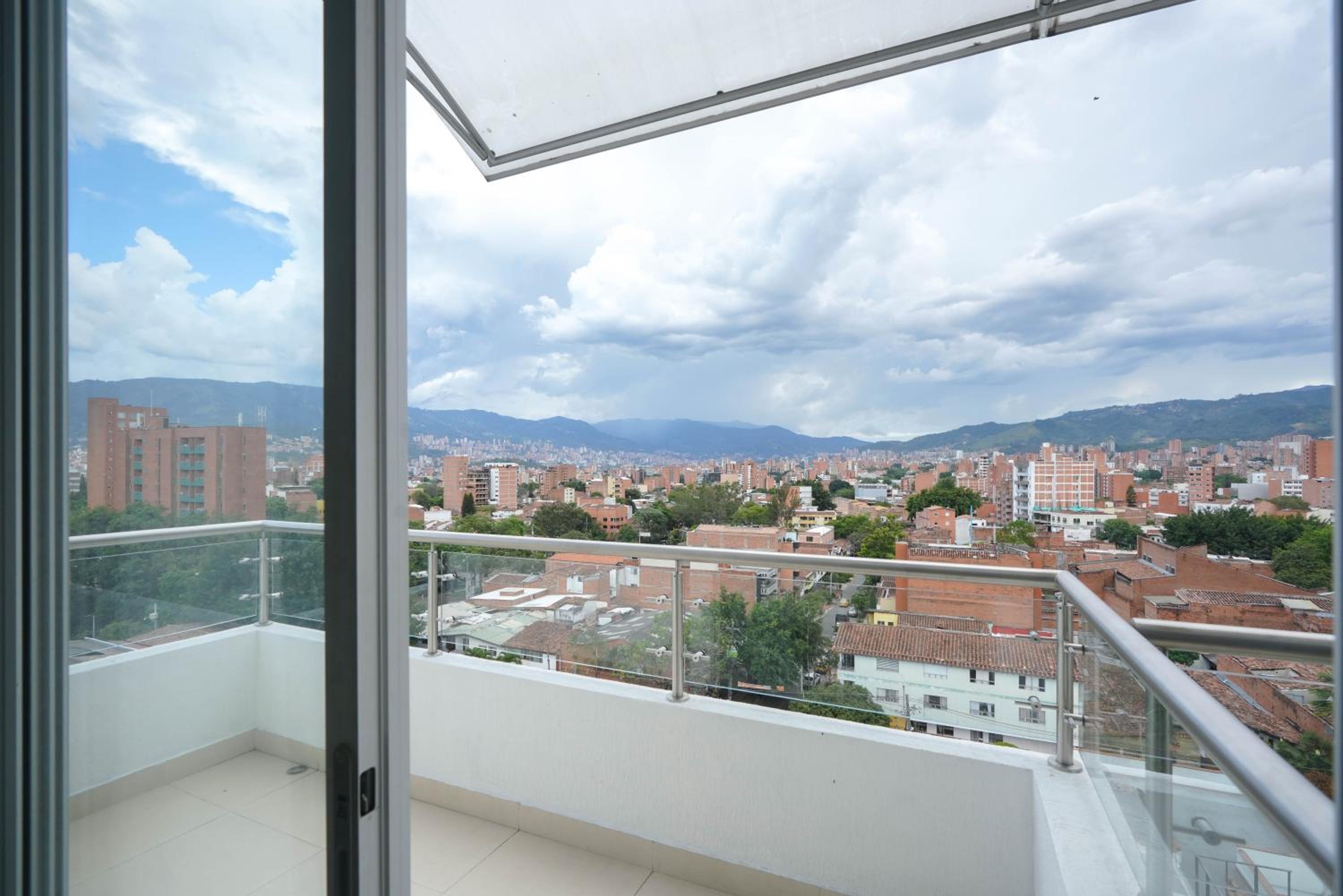 Luxury cerca laureles- Torre Ginebra