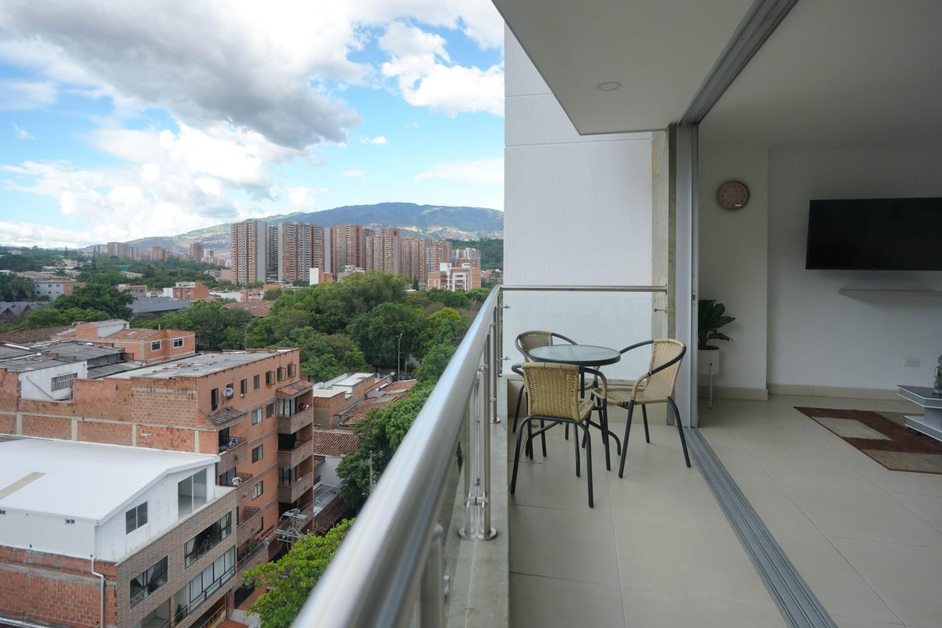Luxury cerca laureles- Torre Ginebra