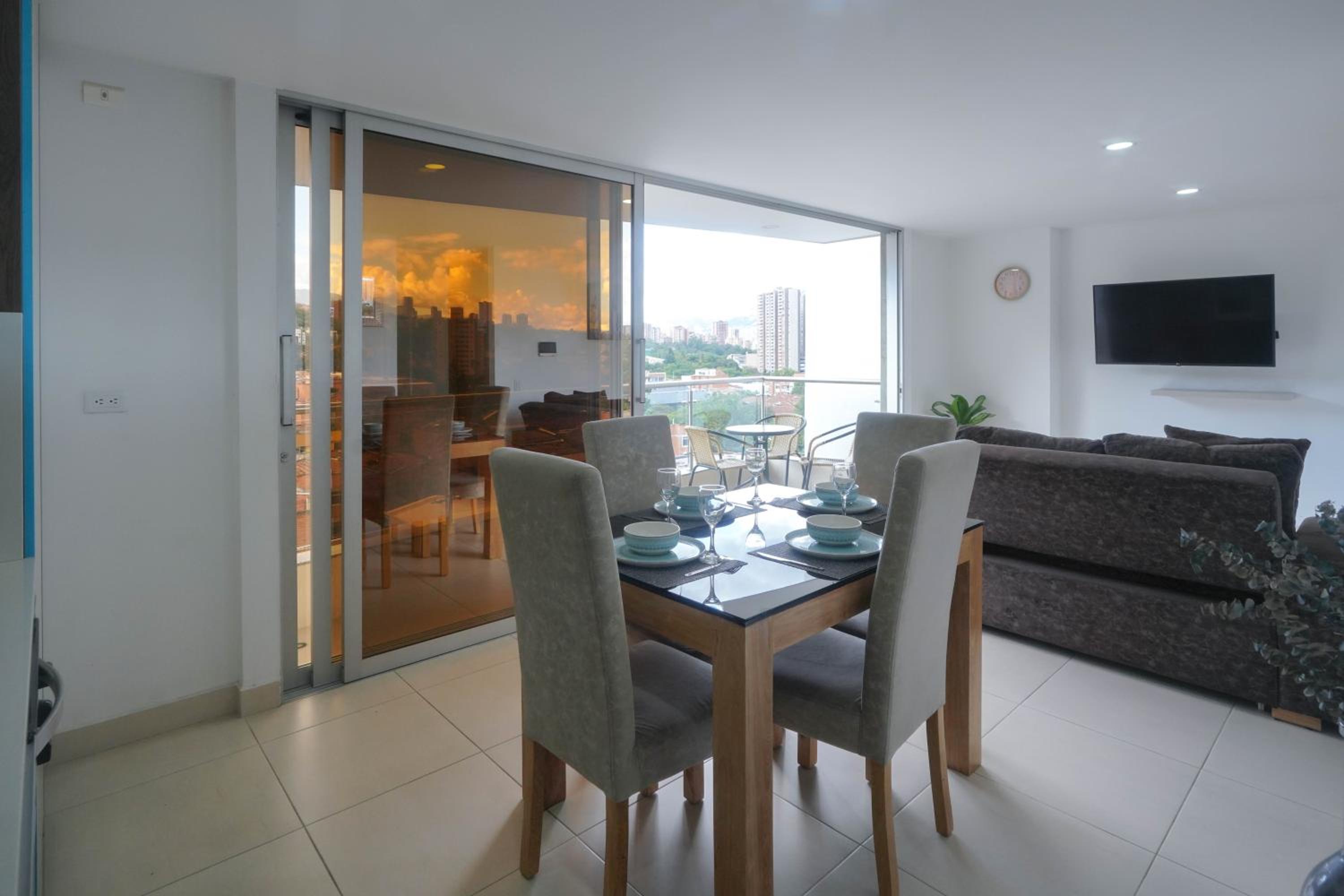 Luxury cerca laureles- Torre Ginebra