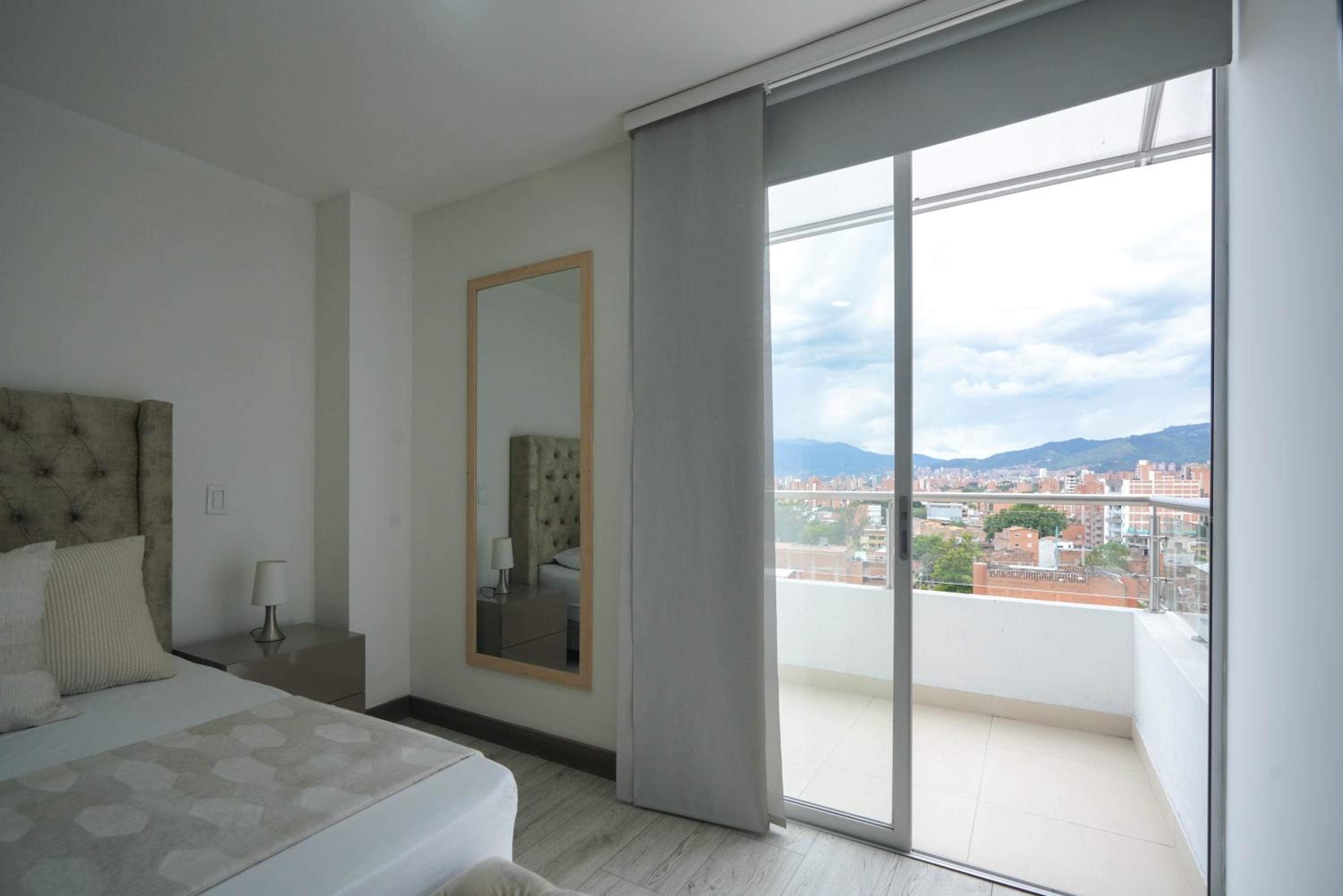 Luxury cerca laureles- Torre Ginebra