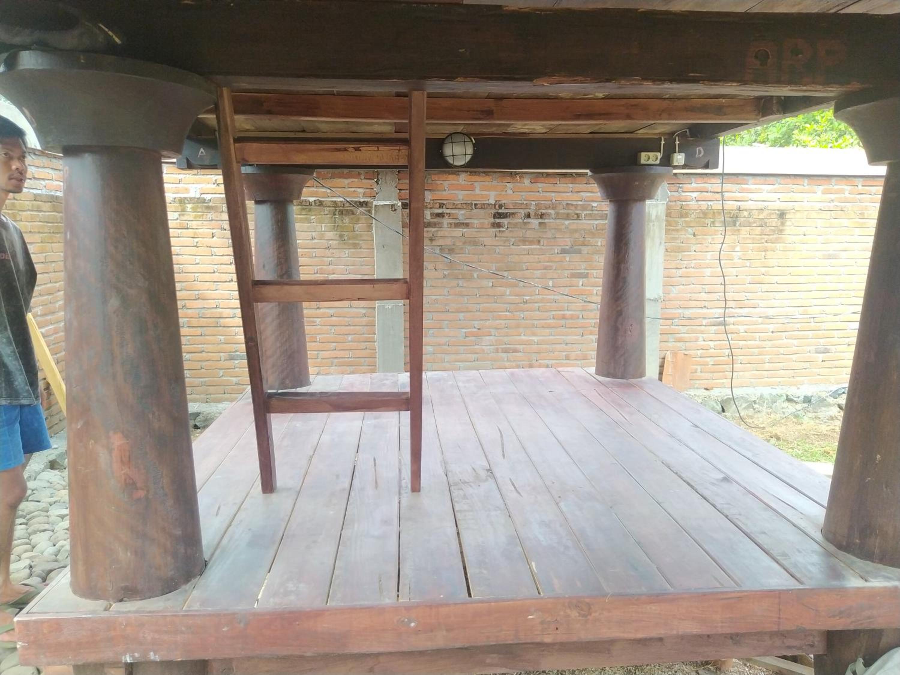 Side house