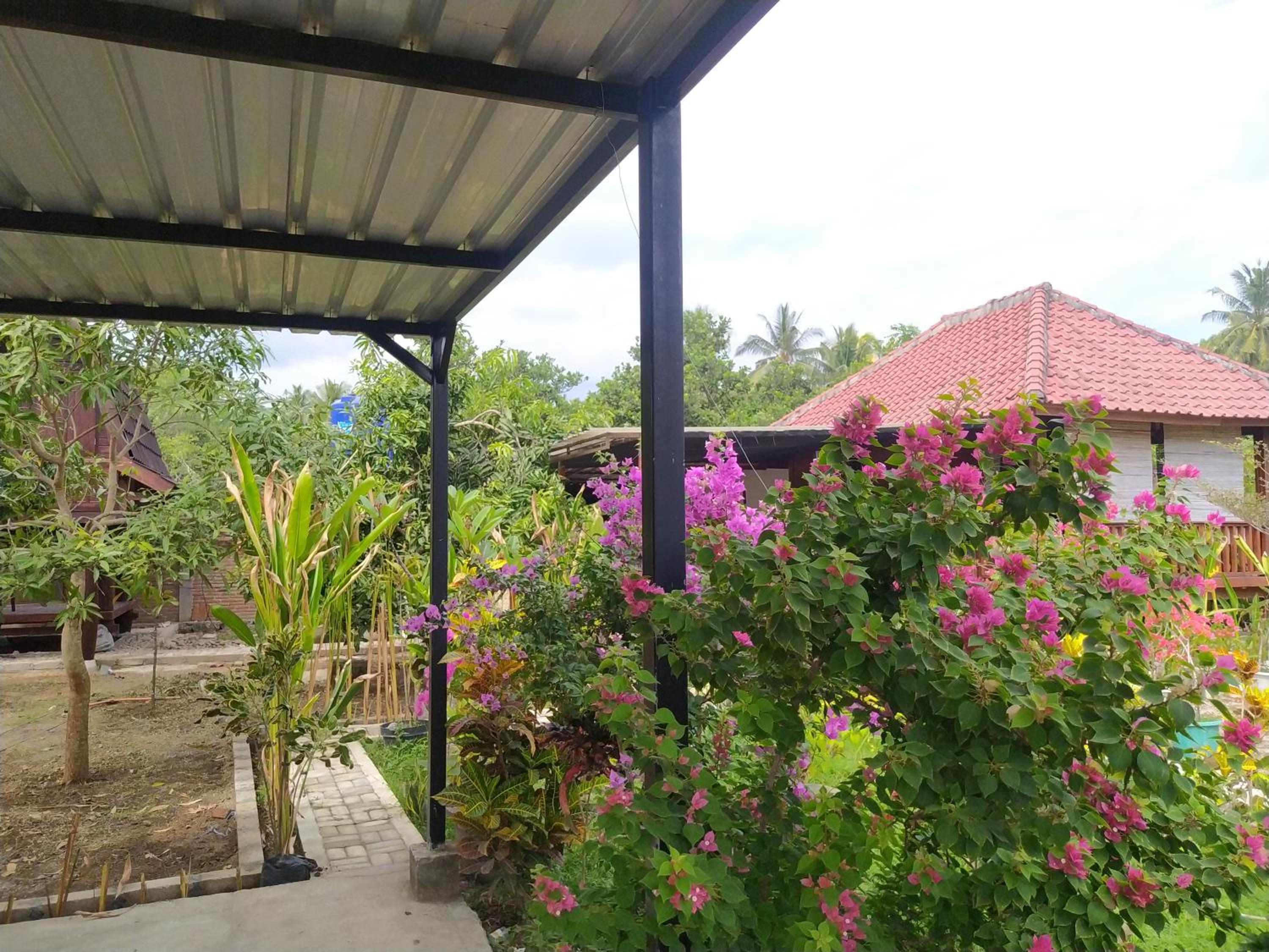 Side house