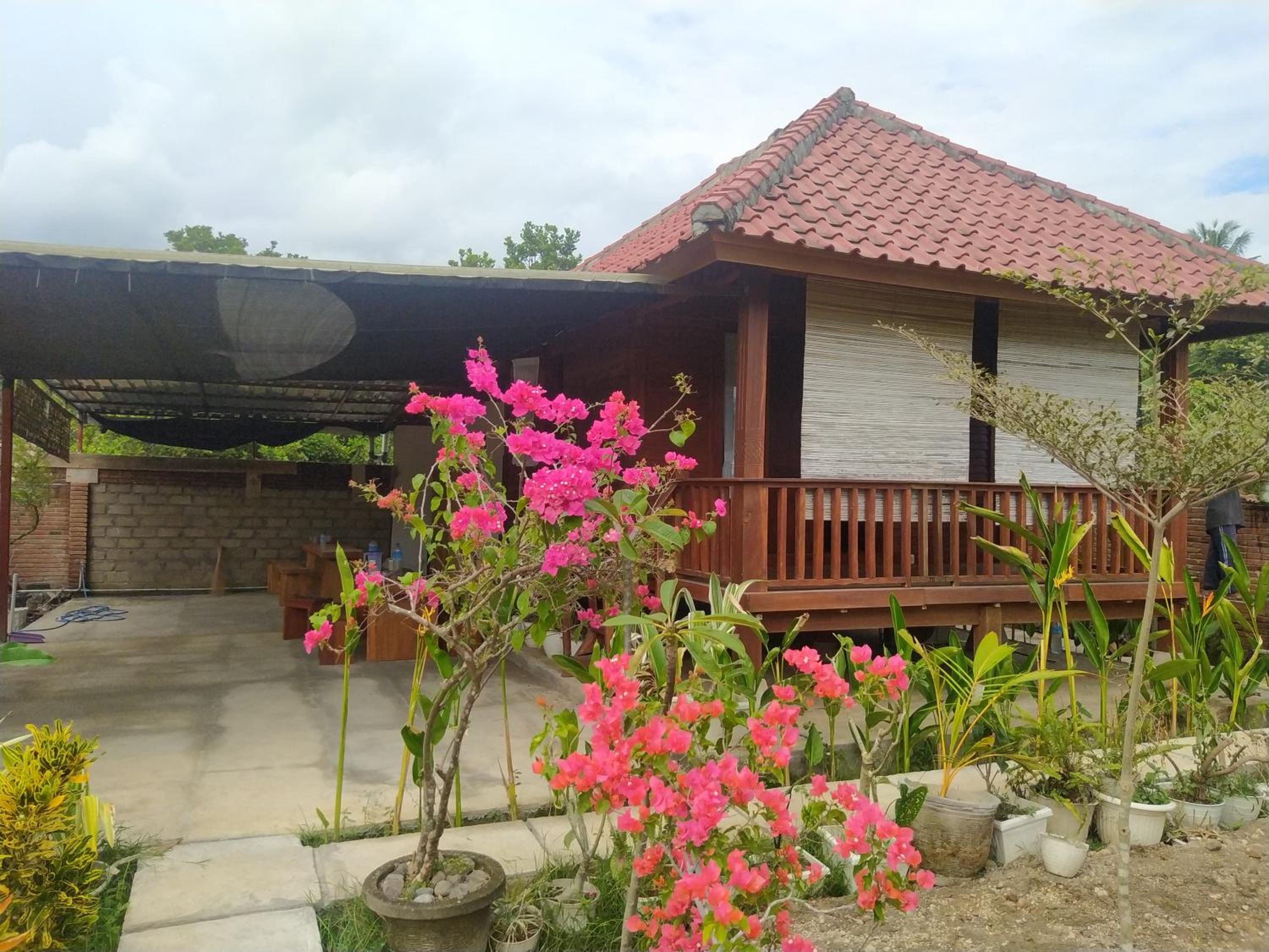 Side house