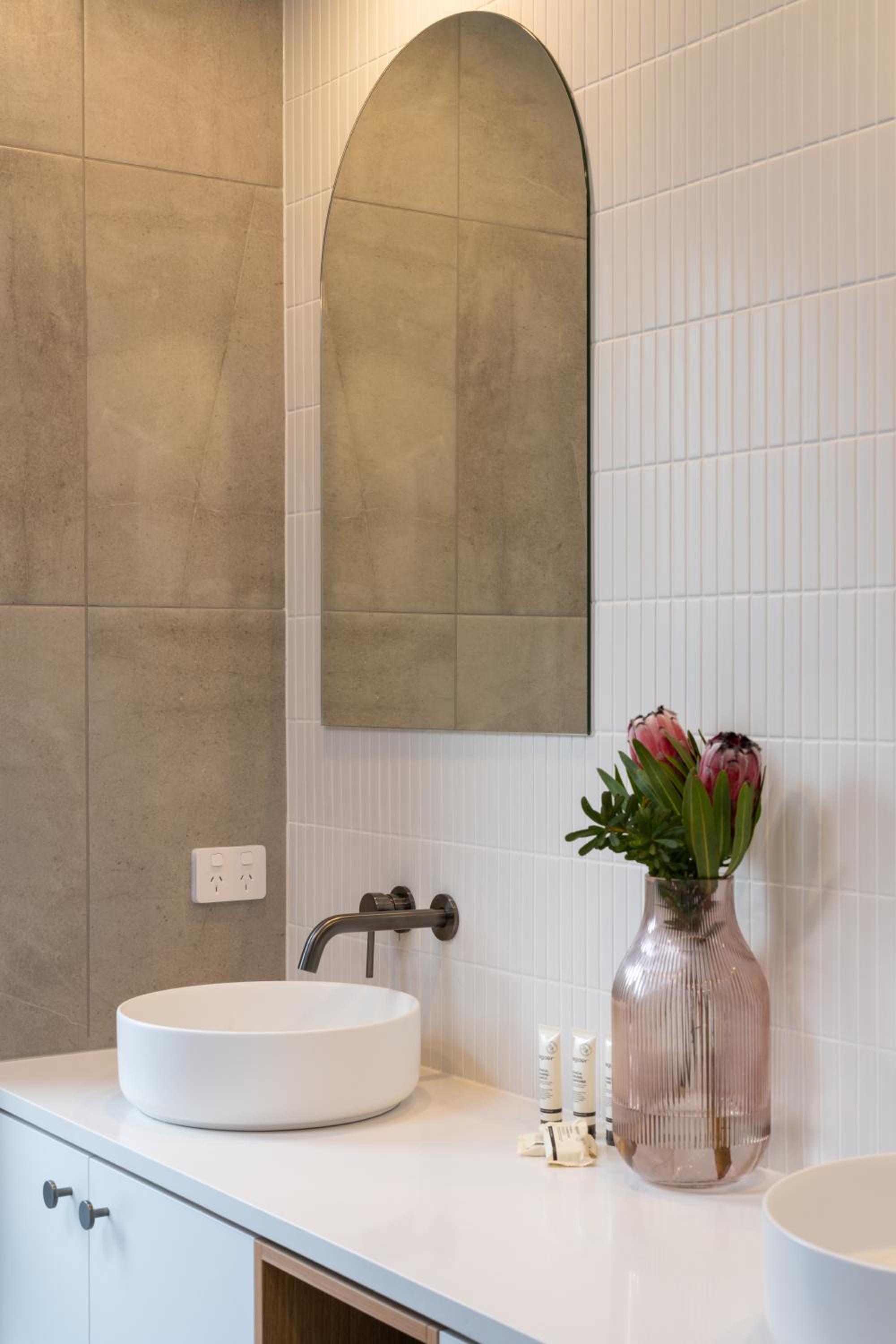 Small Scale Stays - Couples Retreats