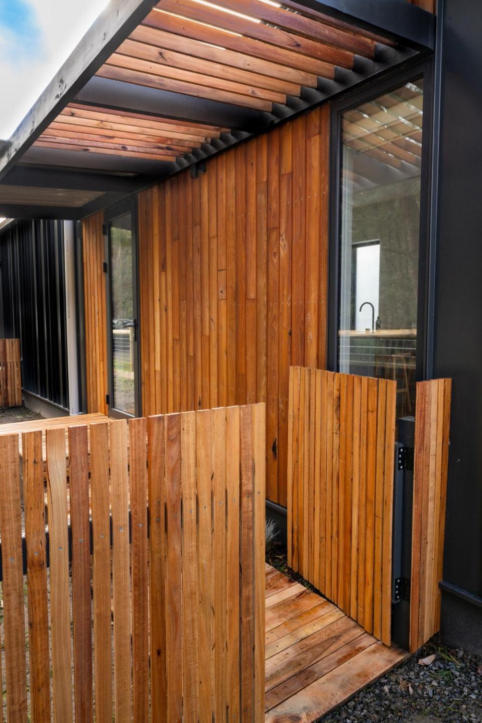 Small Scale Stays - Couples Retreats