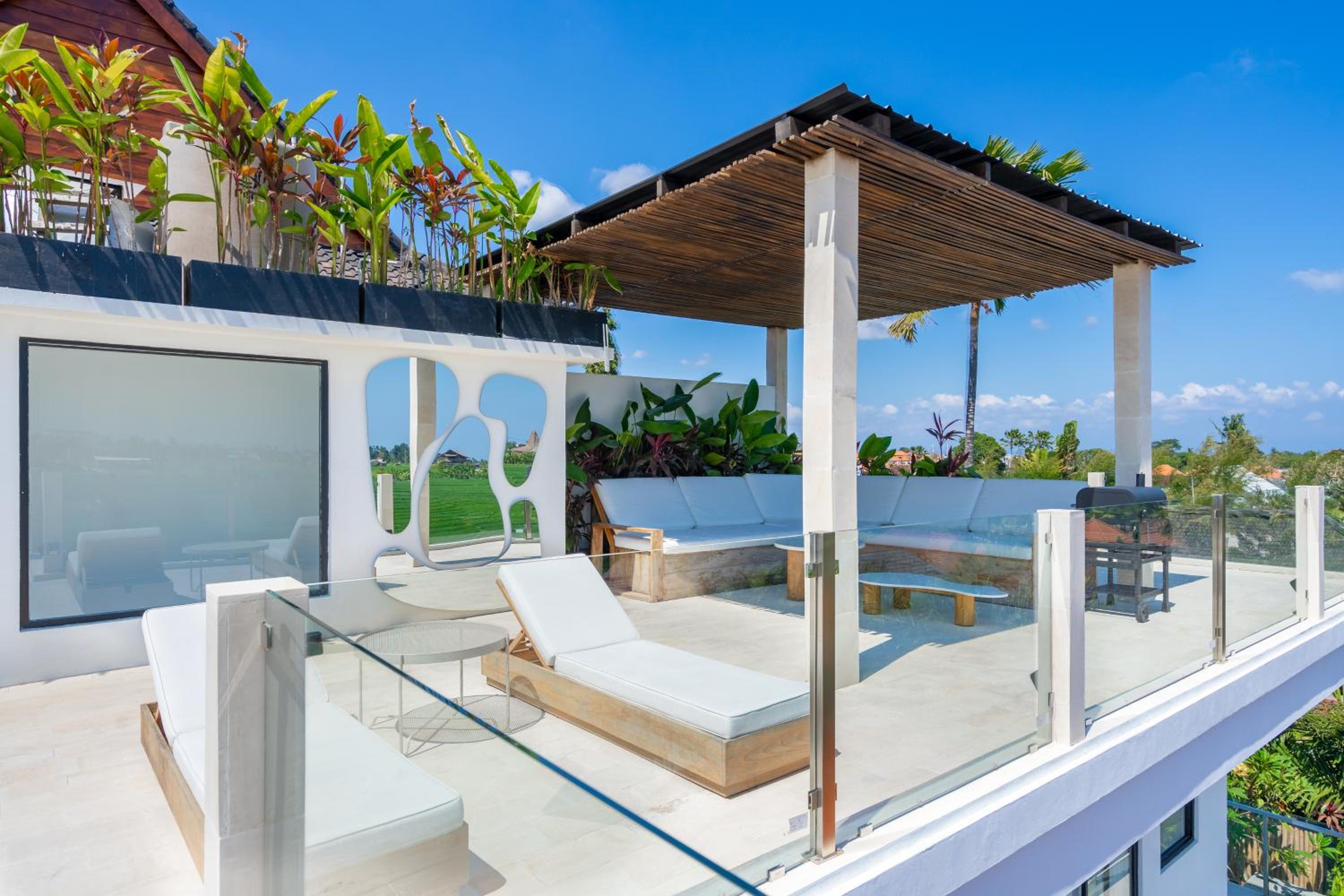 Sunset Rooftop Villa by Betterplace view 4