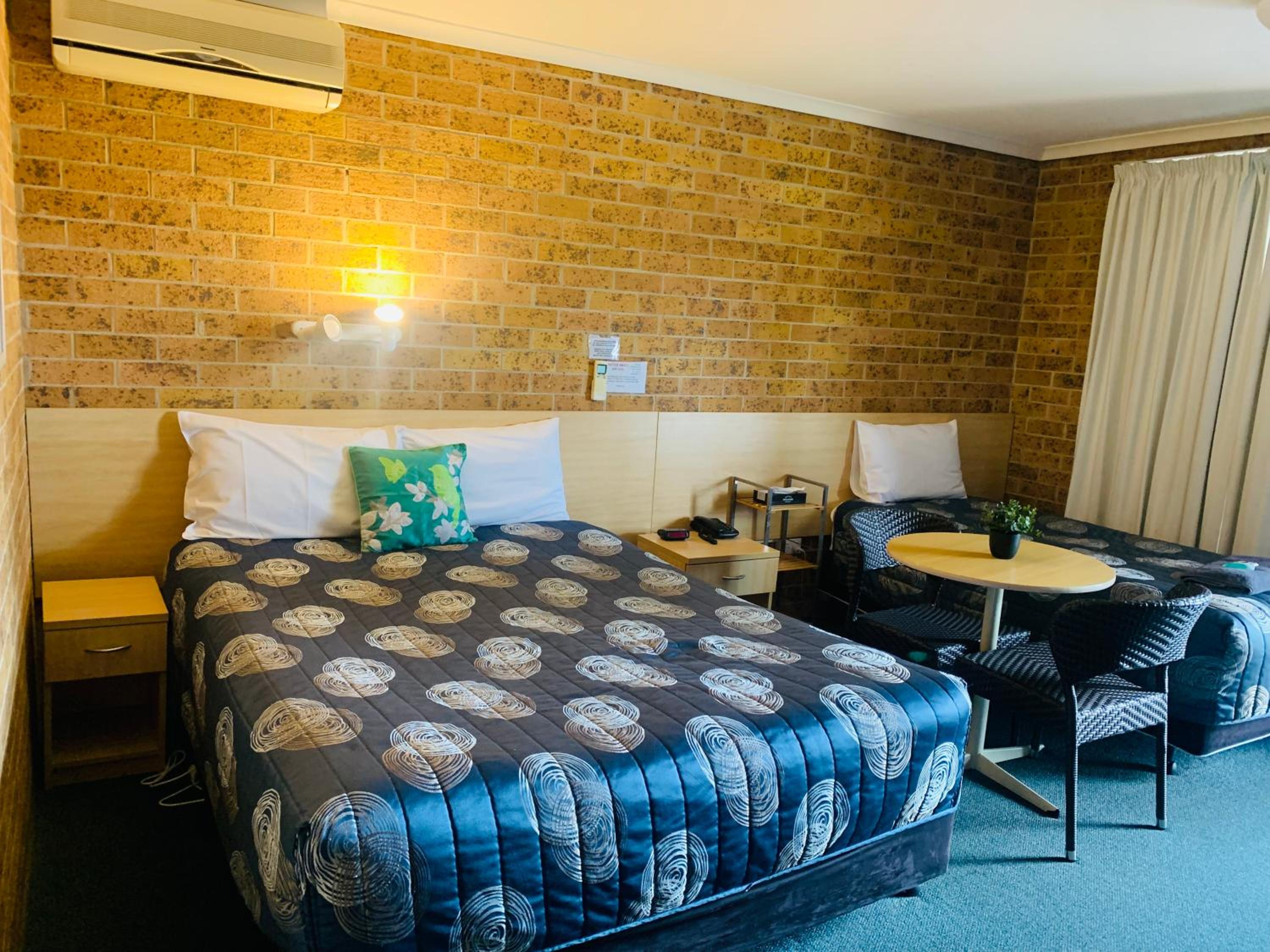 Town and Country Motor Inn