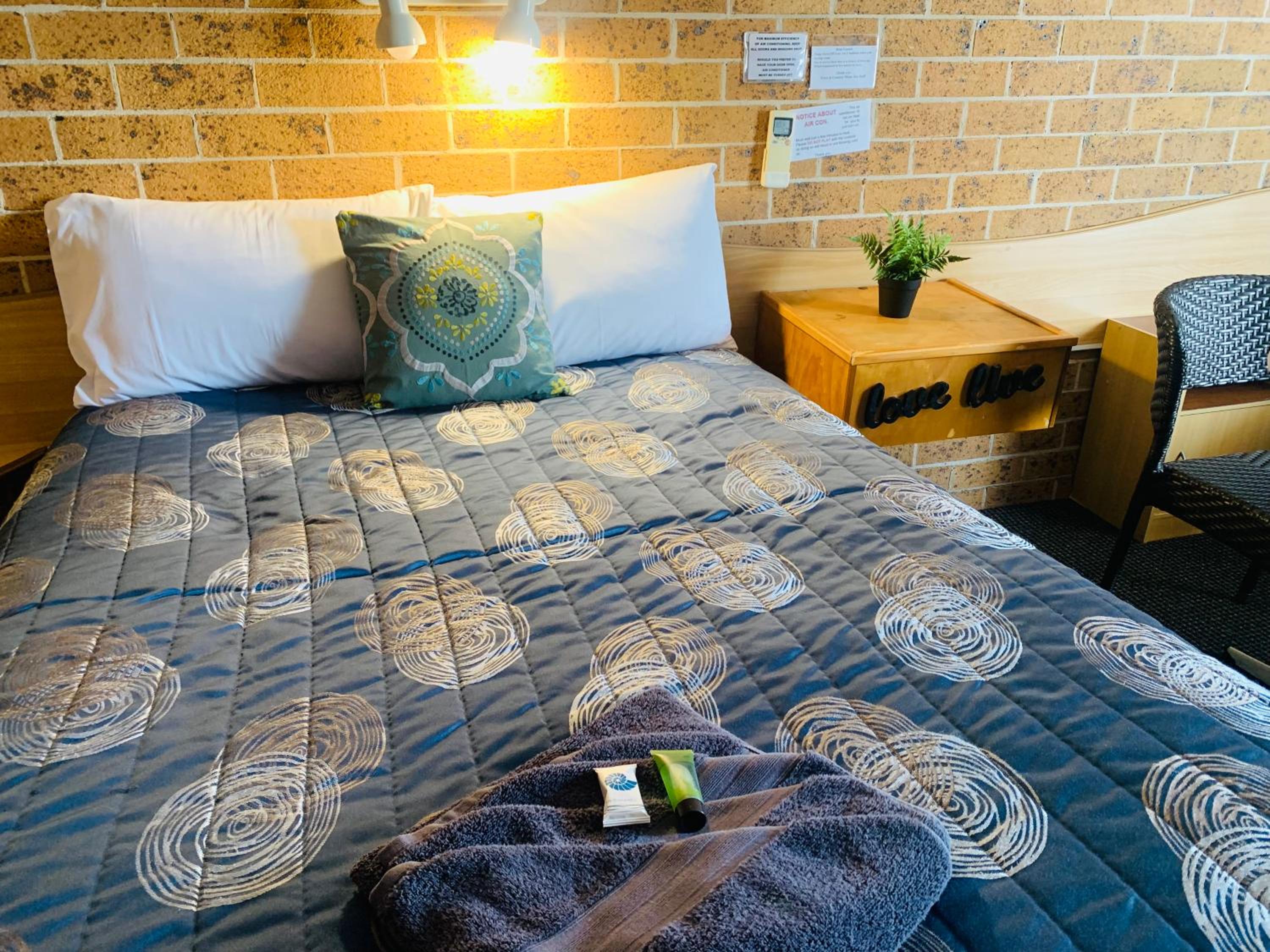 Town and Country Motor Inn