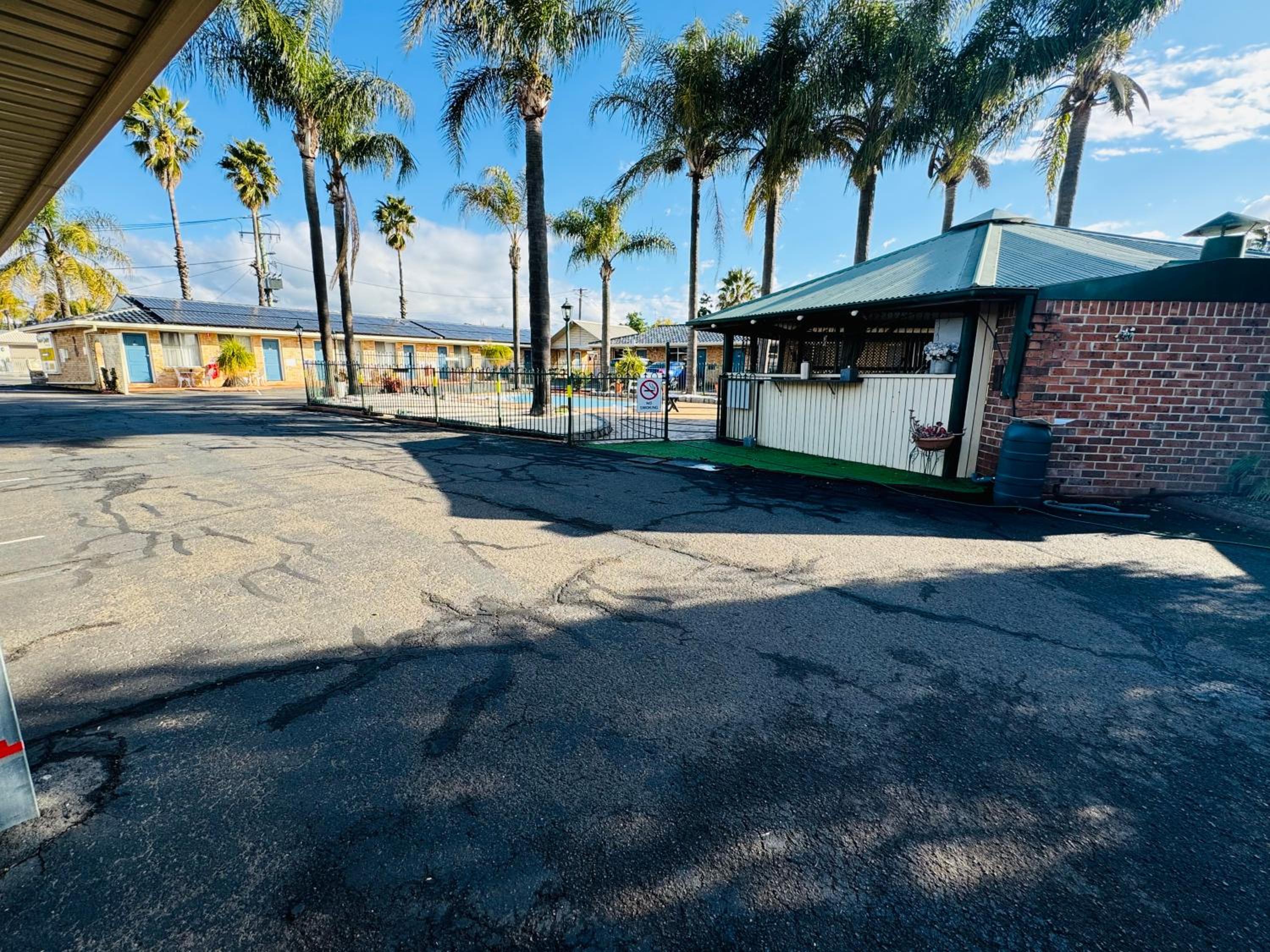 Town and Country Motor Inn