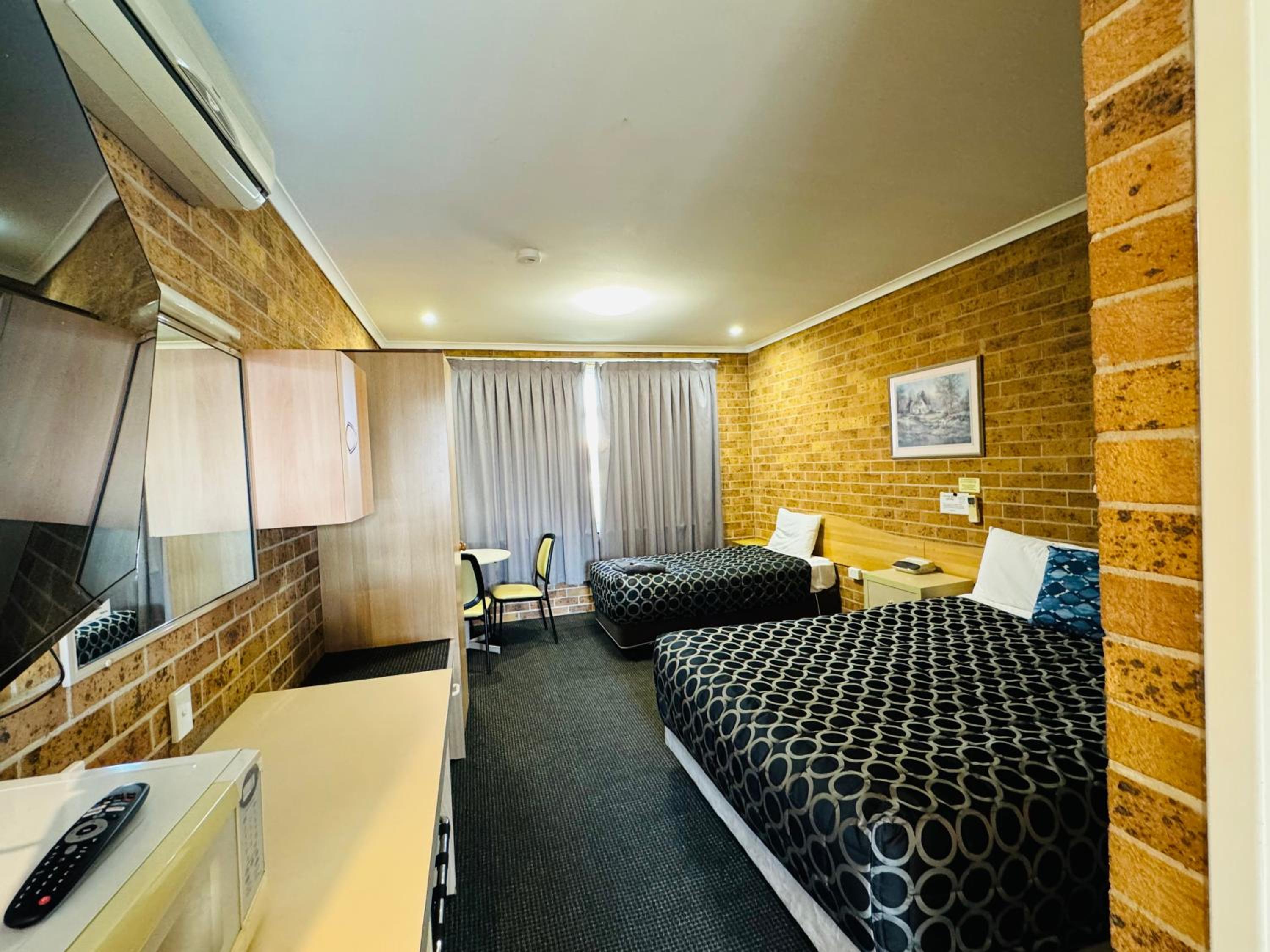 Town and Country Motor Inn