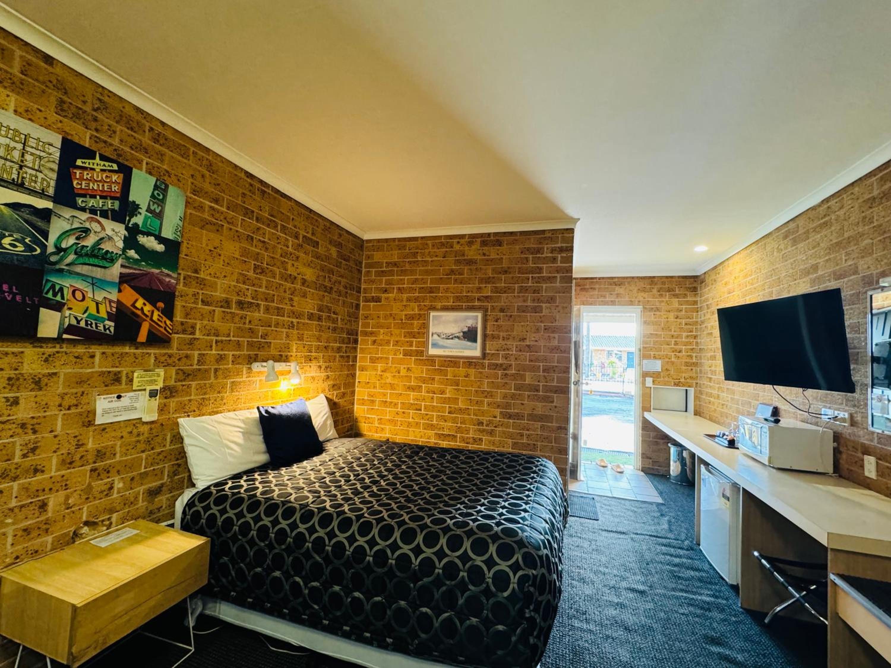 Town and Country Motor Inn