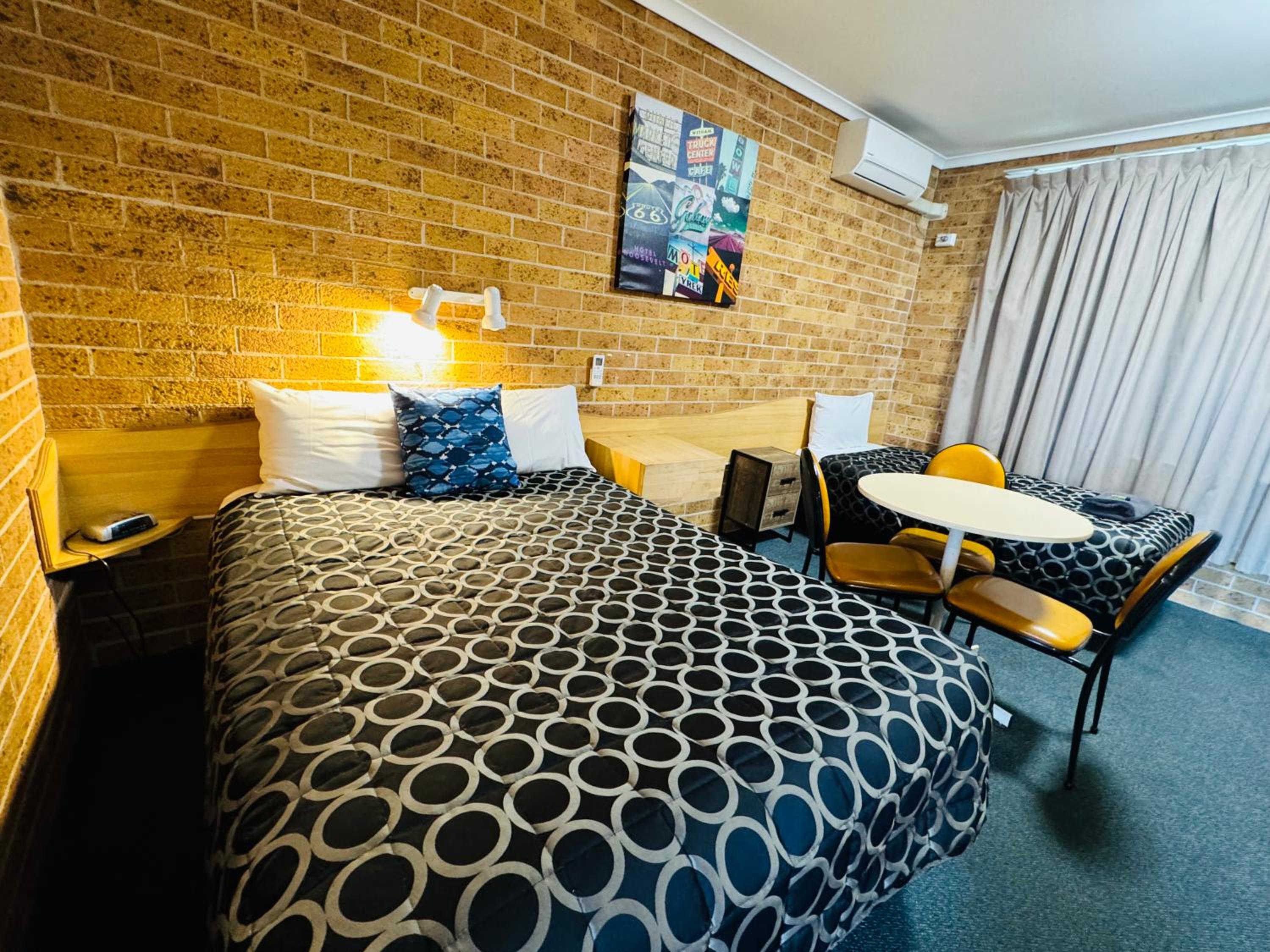 Town and Country Motor Inn