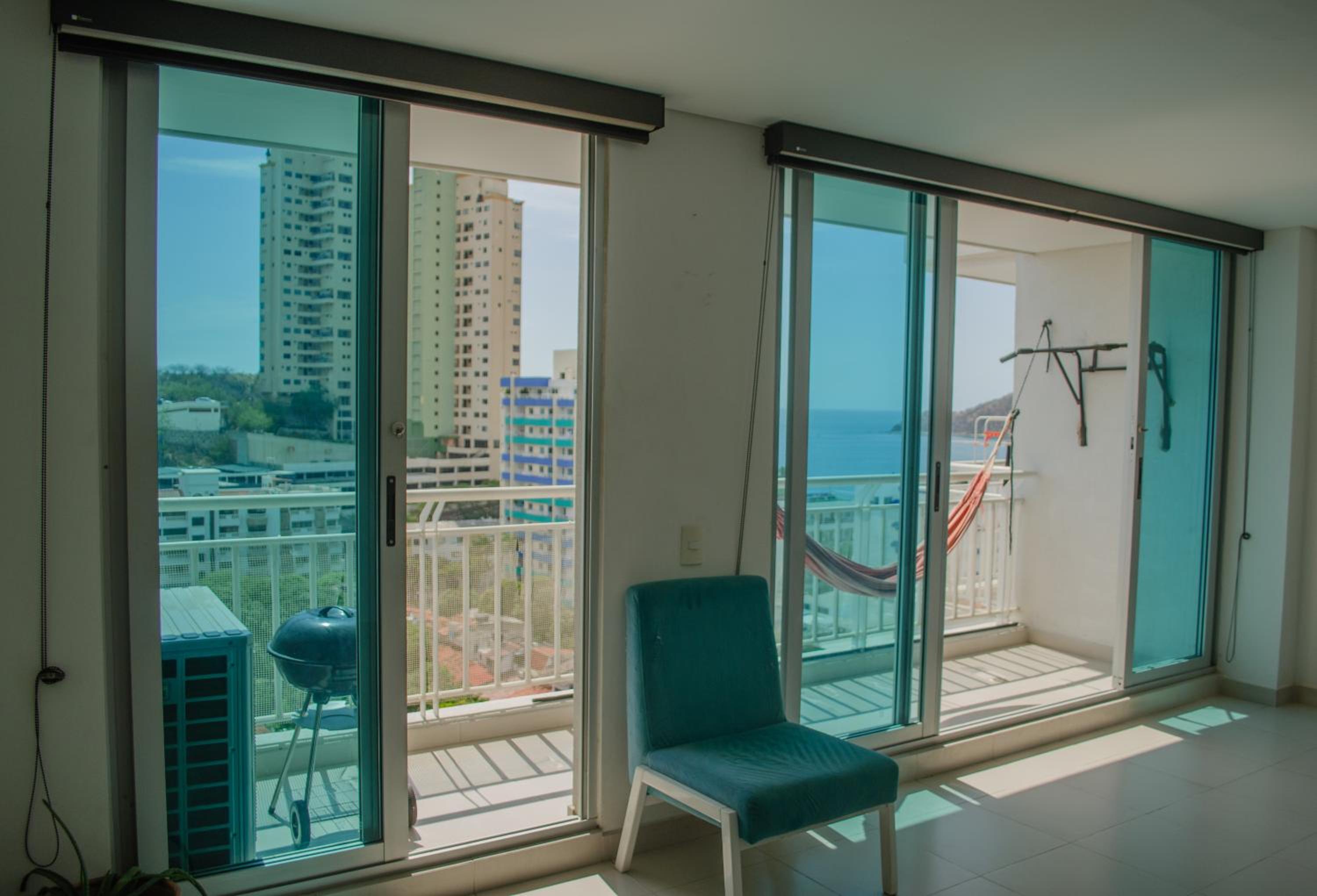 Apto playa, vista al mar, piscina, terraza y parqueo