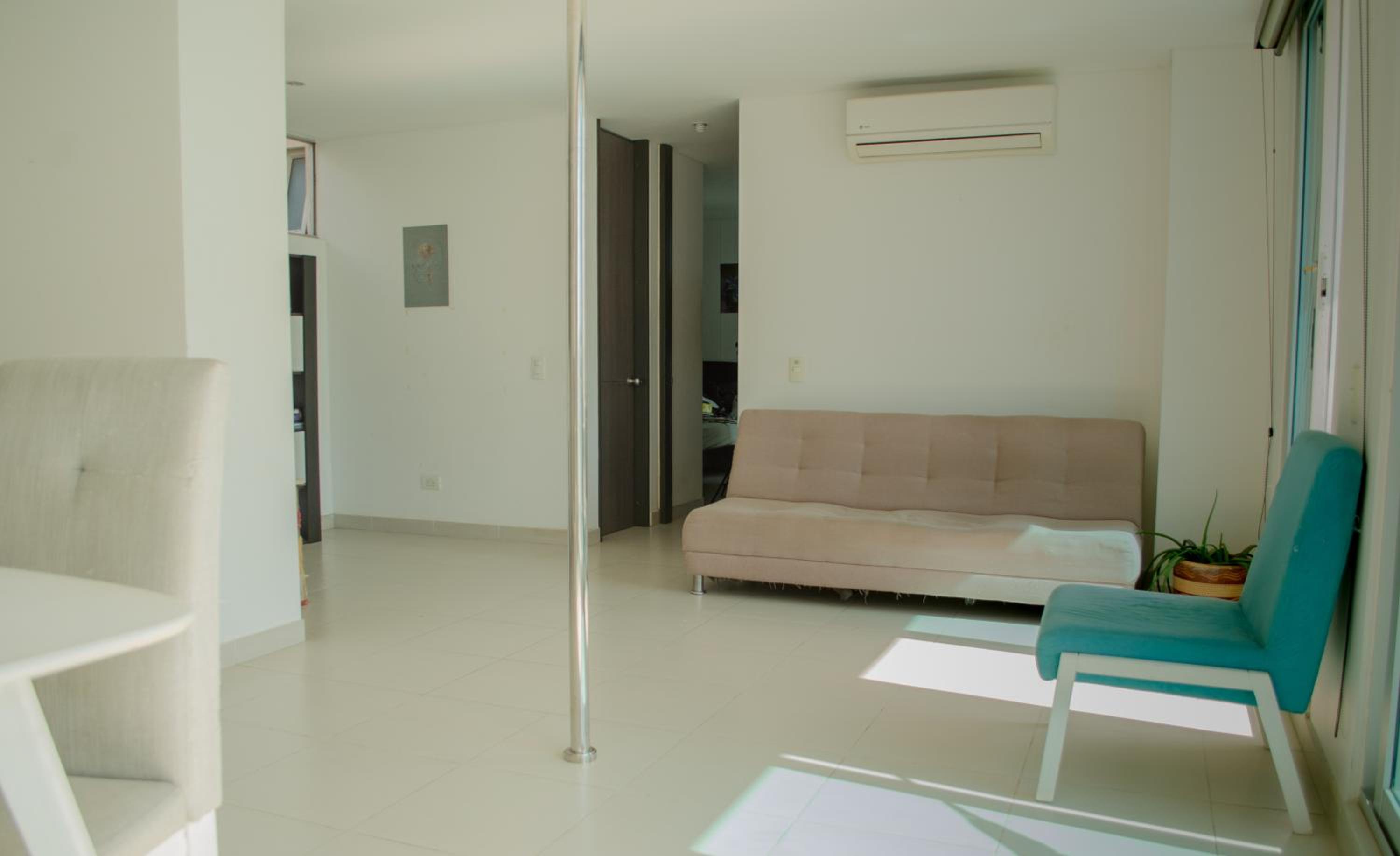 Apto playa, vista al mar, piscina, terraza y parqueo