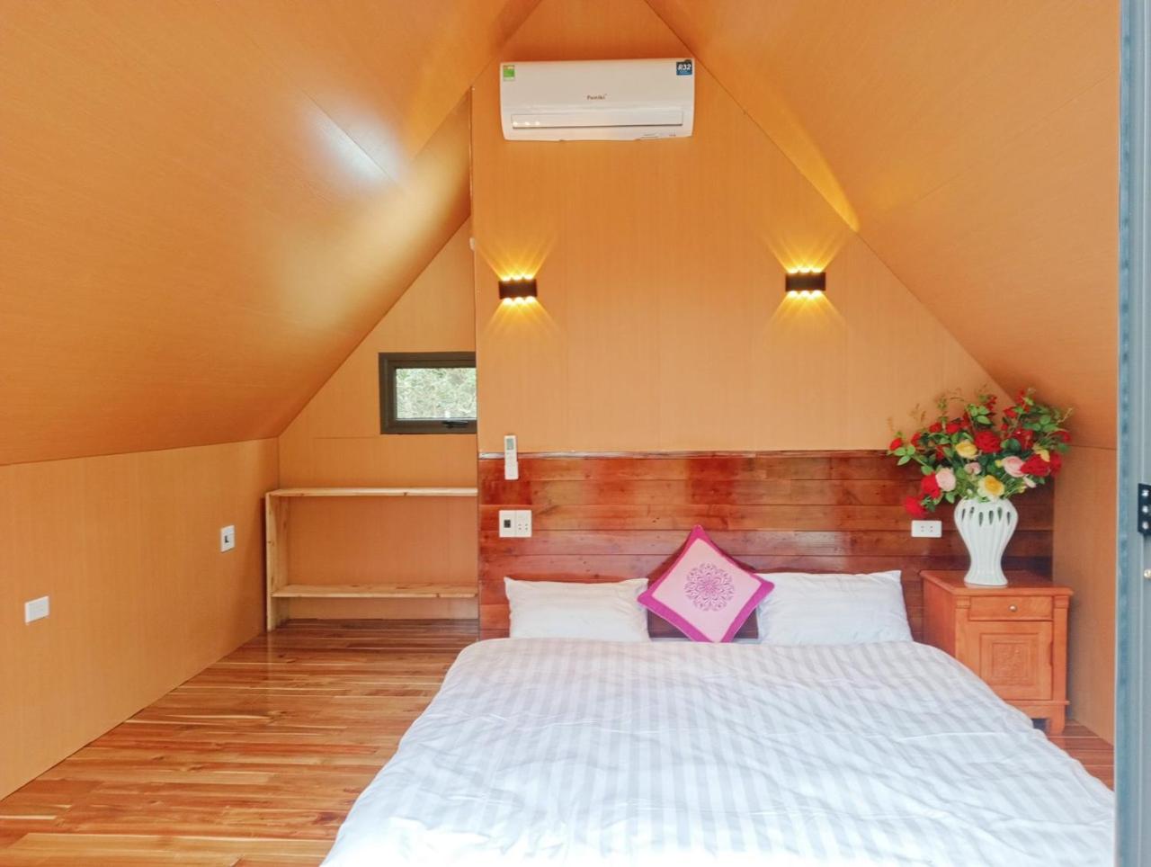 DUlCIE HOMESTAY