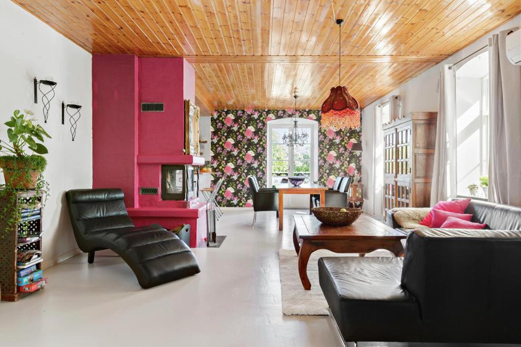 Magical country home between 2 castles