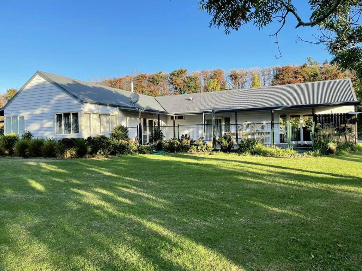 Hilltop Farm house Party house view 5
