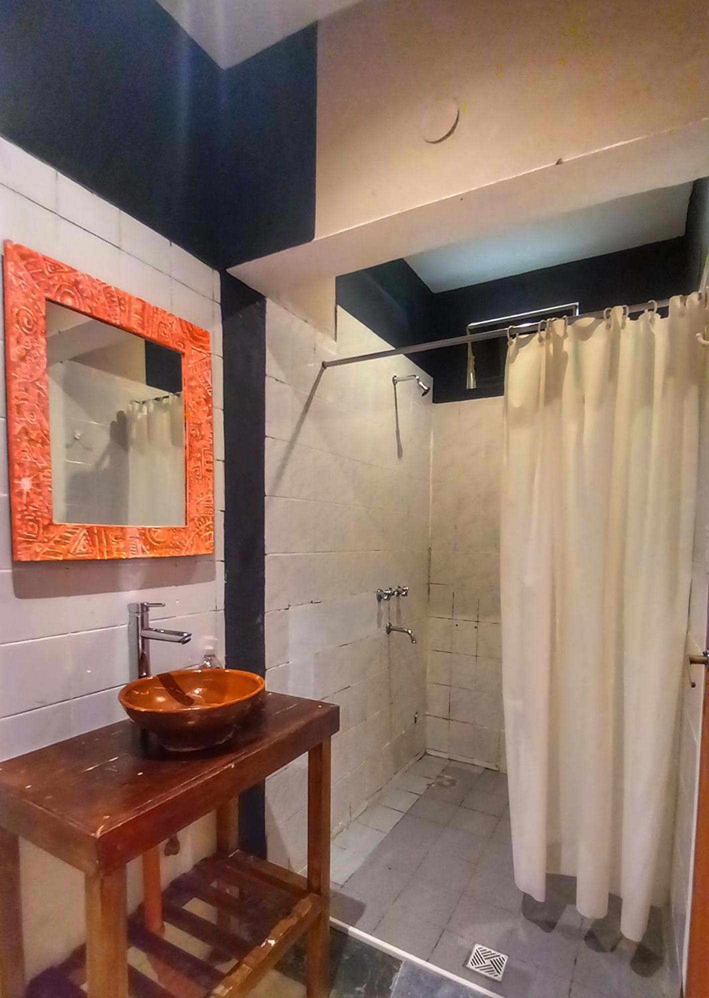 Huaka Hostel and Guest house