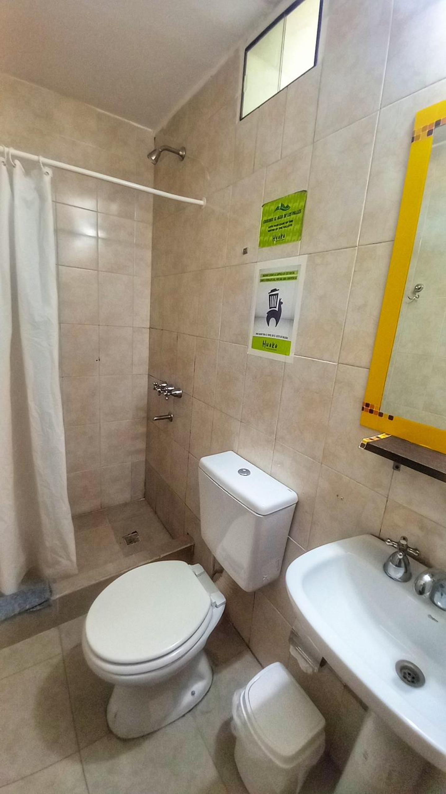 Huaka Hostel and Guest house