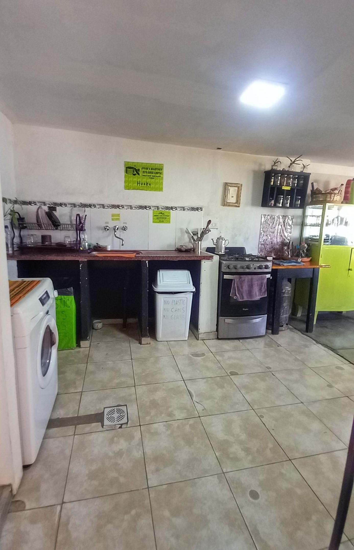 Huaka Hostel and Guest house