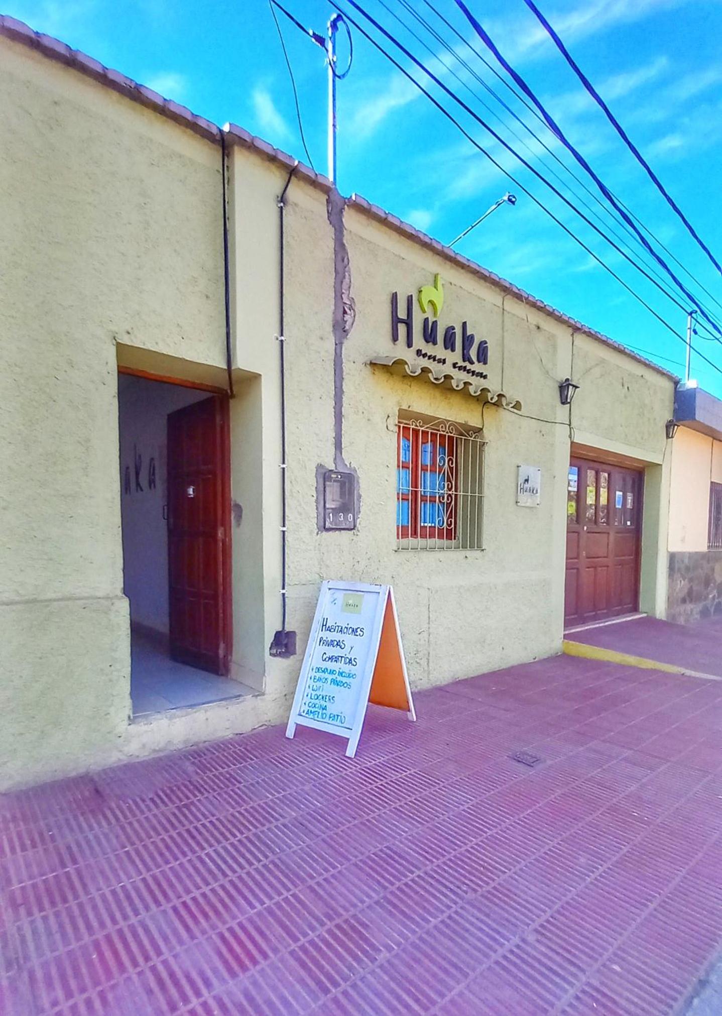 Huaka Hostel and Guest house