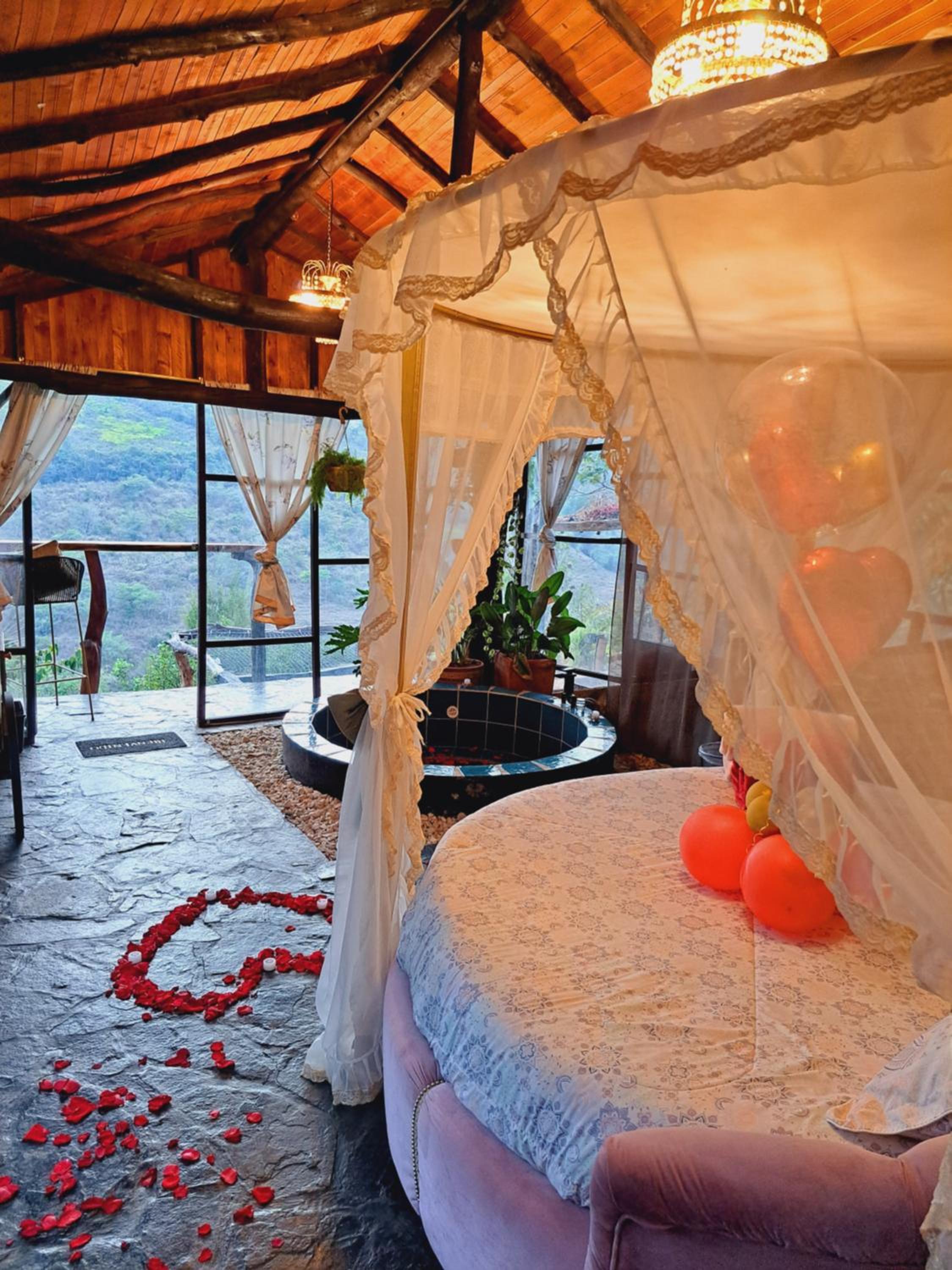 The Luxury Glamping Star