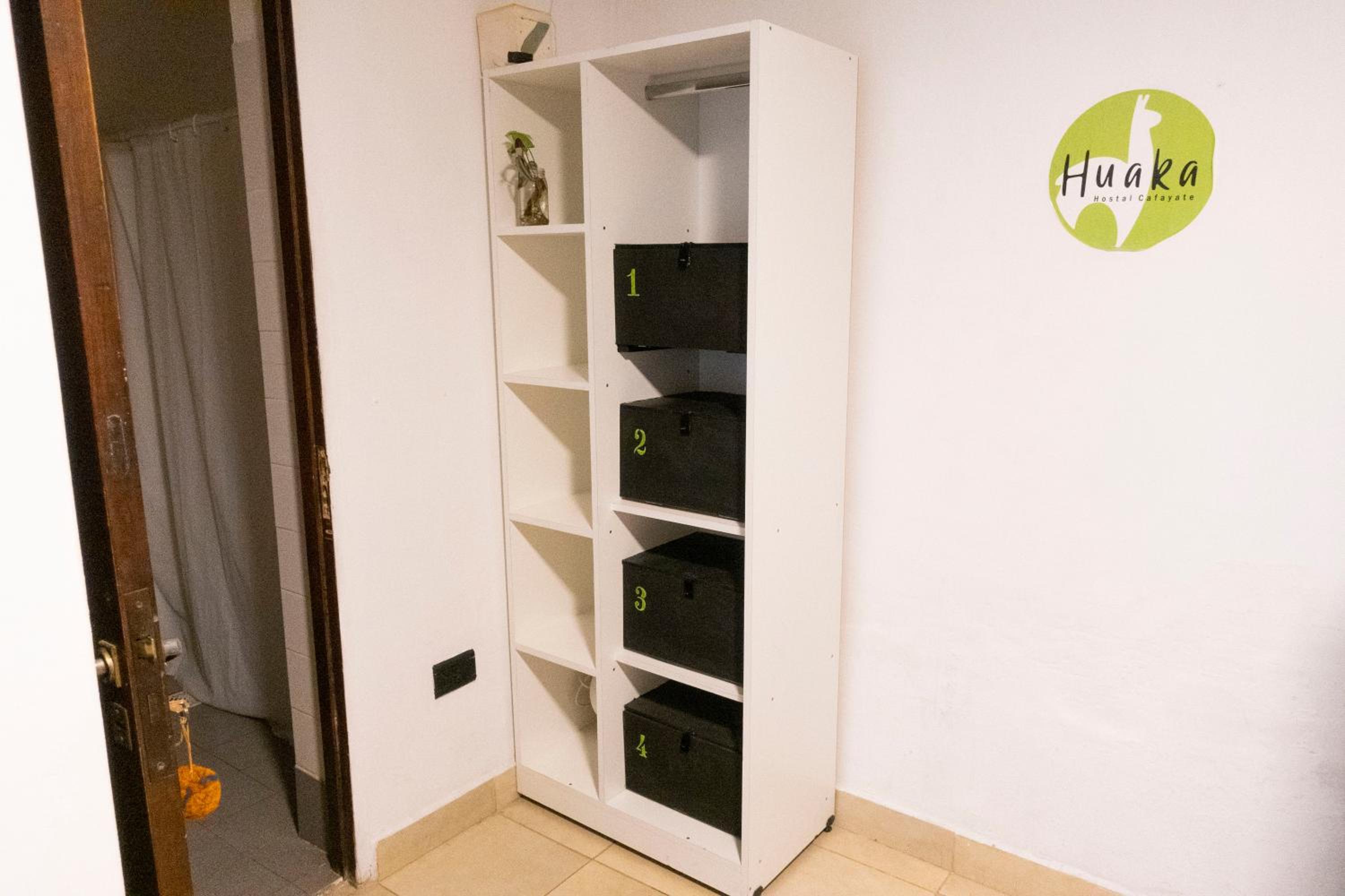 Huaka Hostel and Guest house