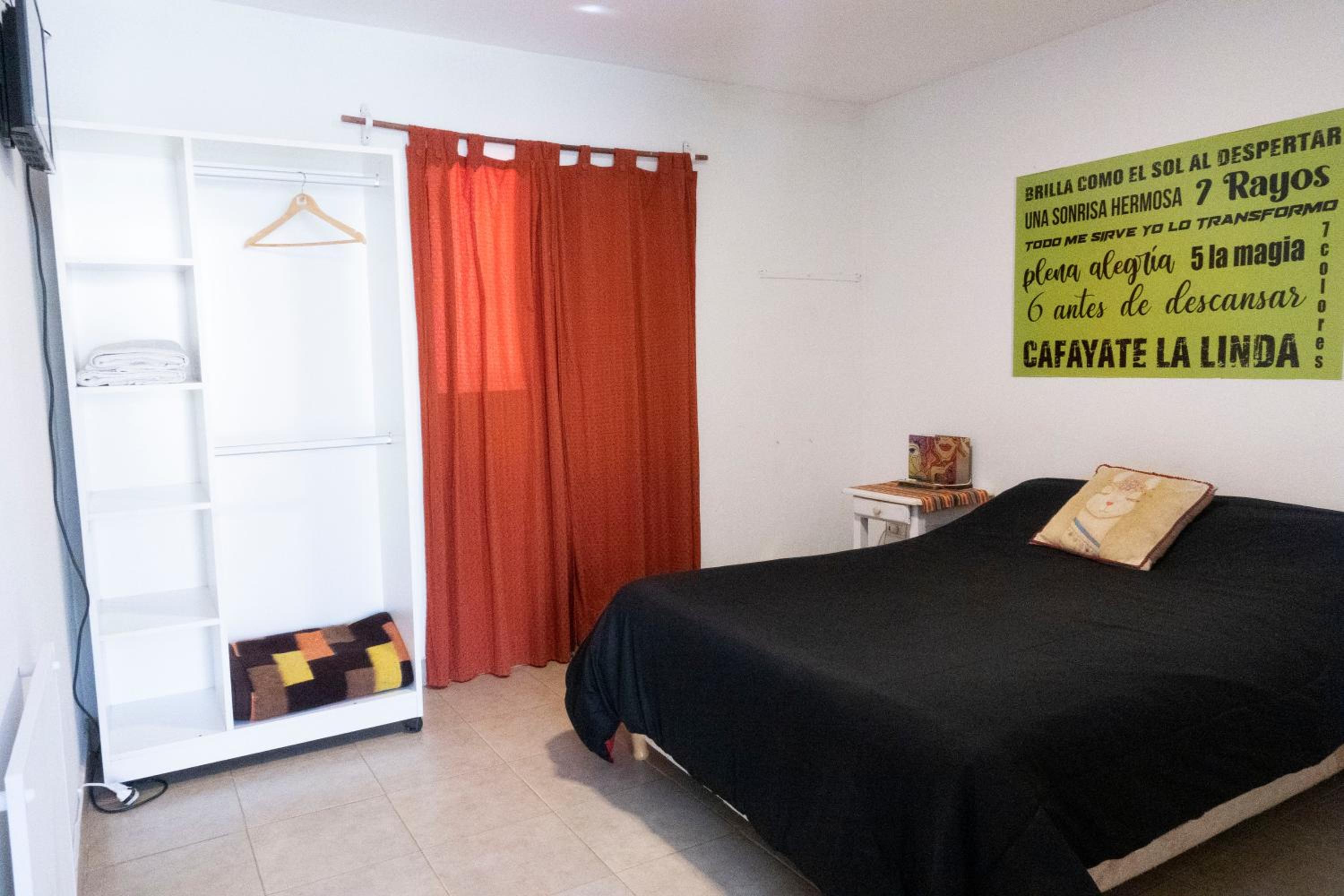 Huaka Hostel and Guest house