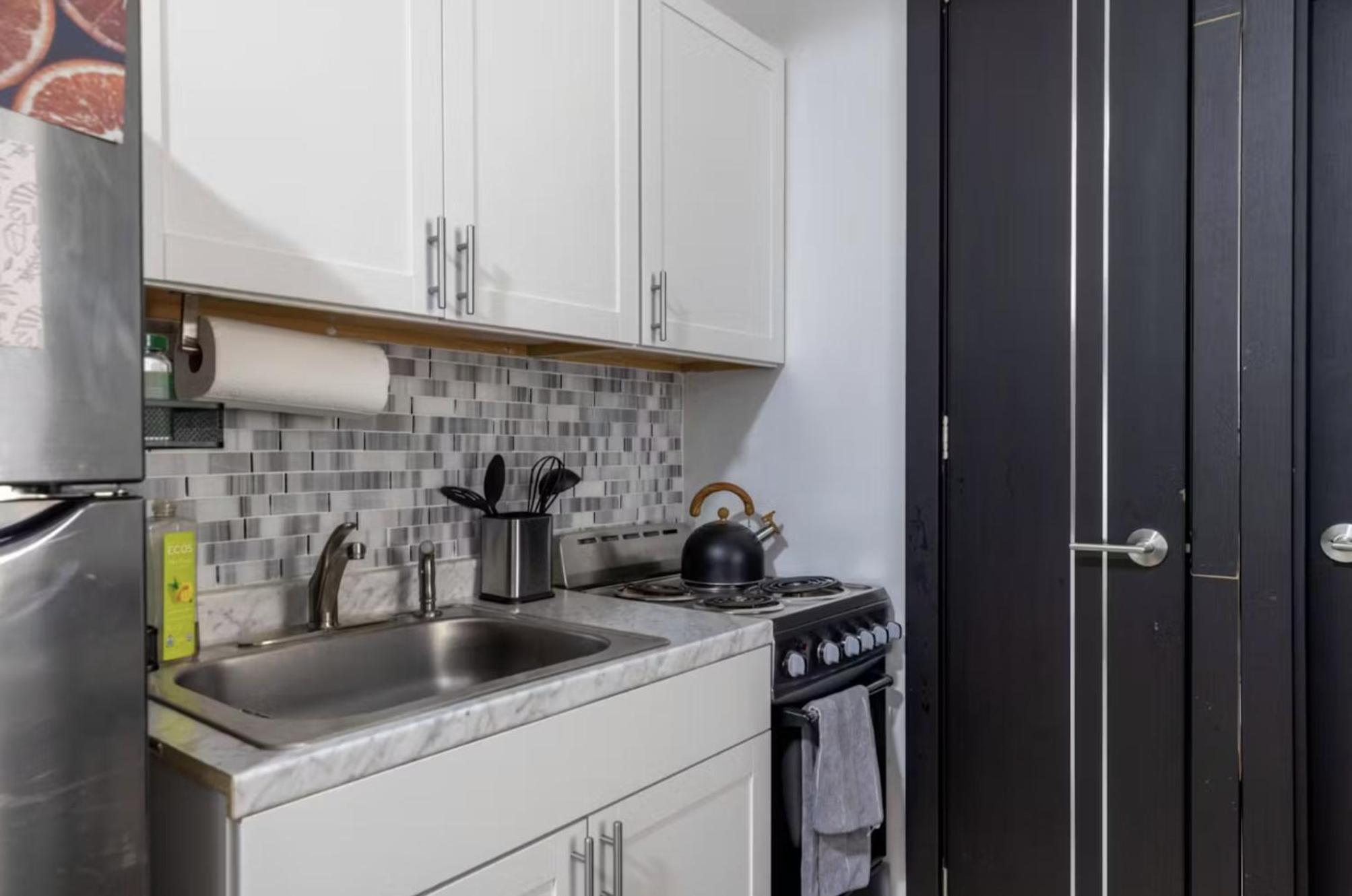 Steps from Everything - Modern 1-Bdr in Downtown's Union Square