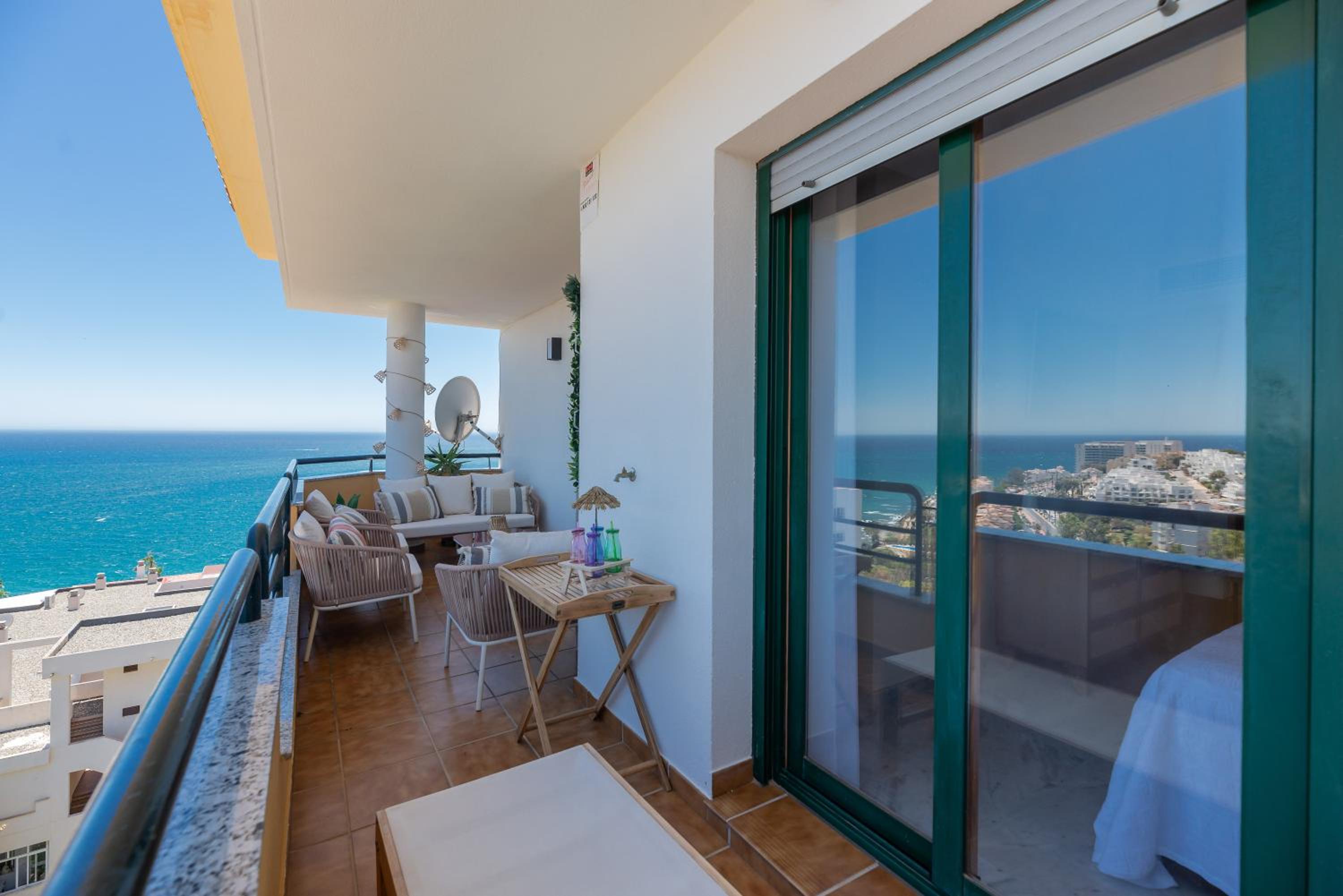 Luxury 4BDR Penthouse with Sea Views photo 3
