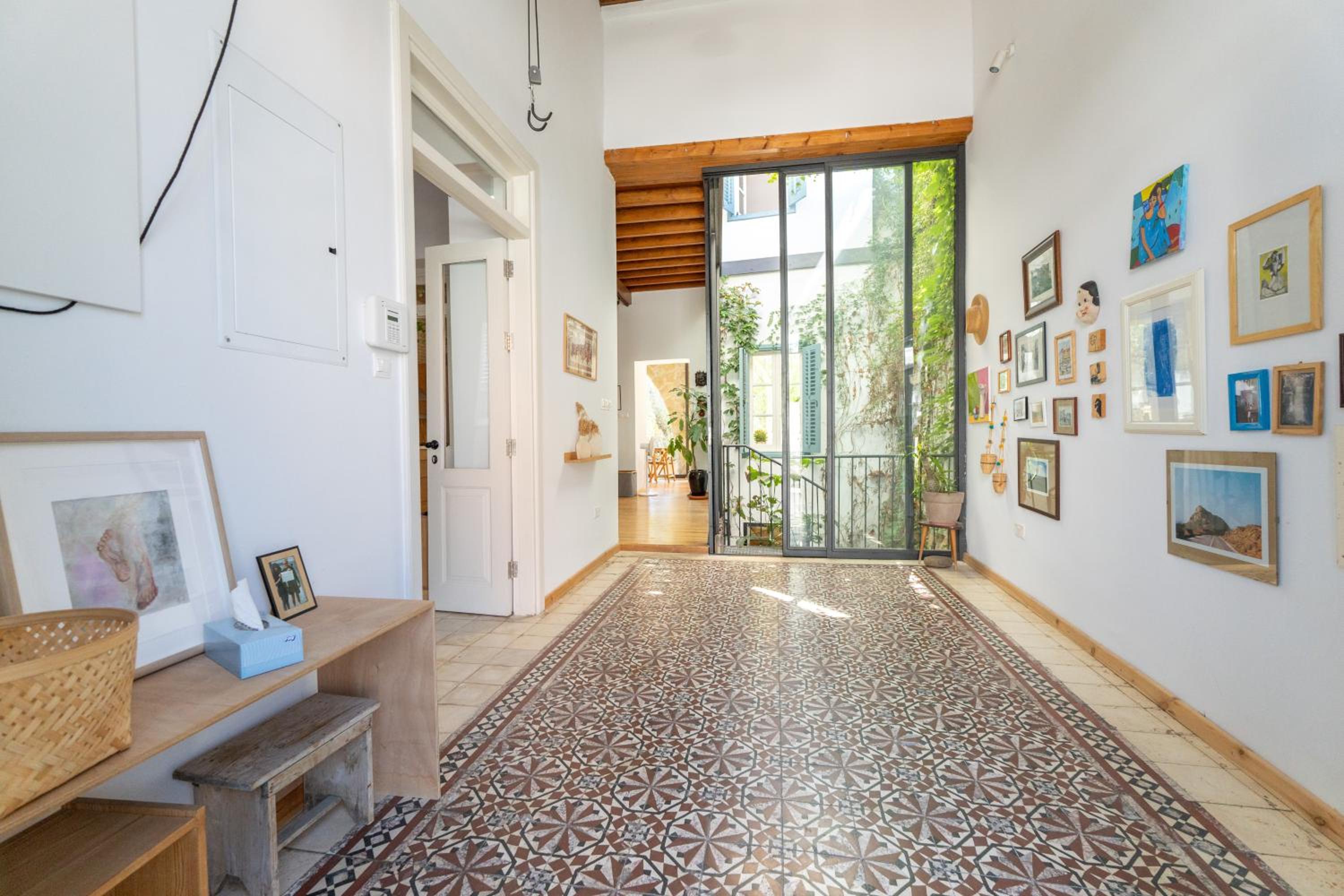 1927 Heritage House - Indoor Garden , Old City