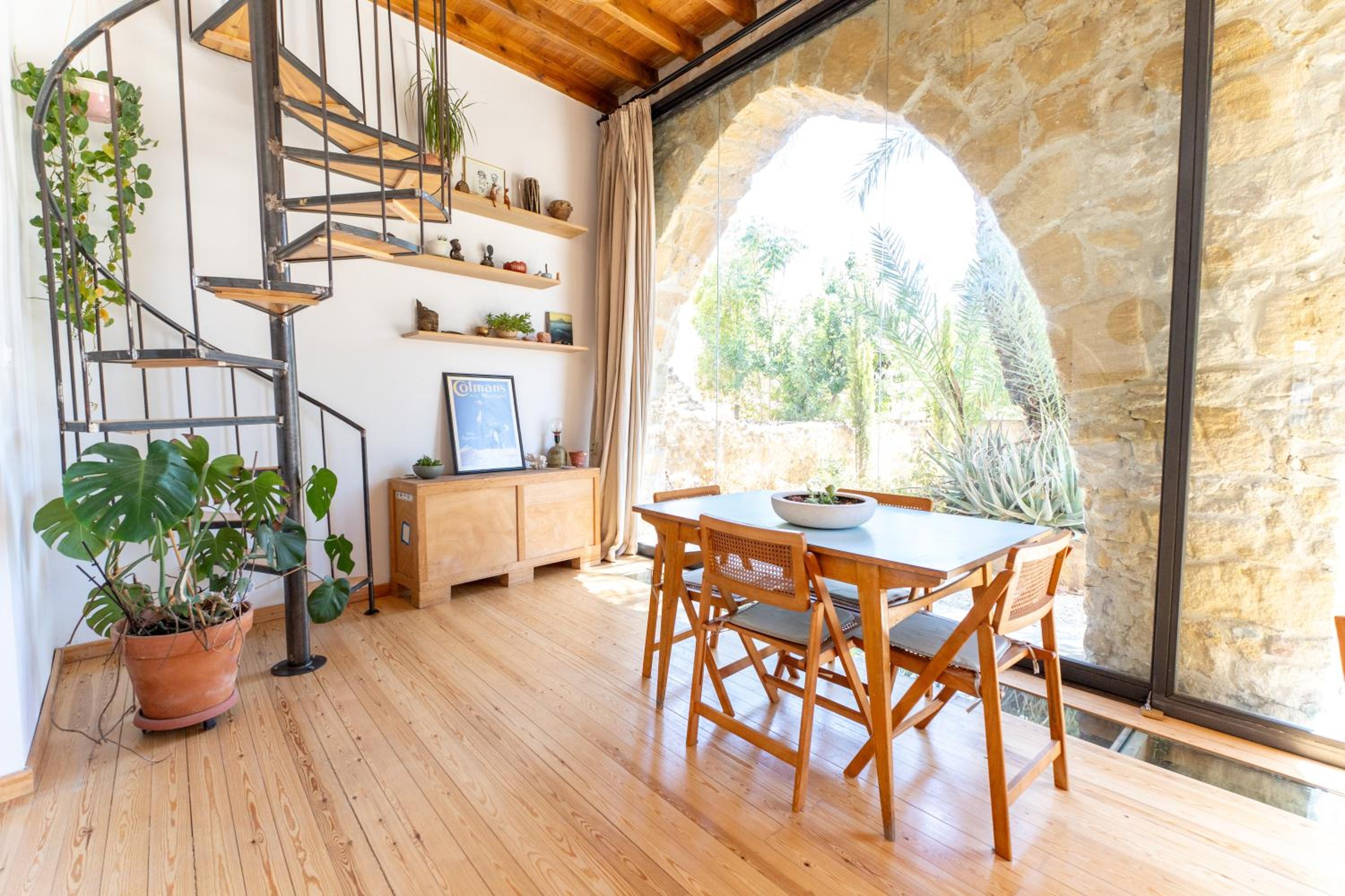 1927 Heritage House - Indoor Garden , Old City