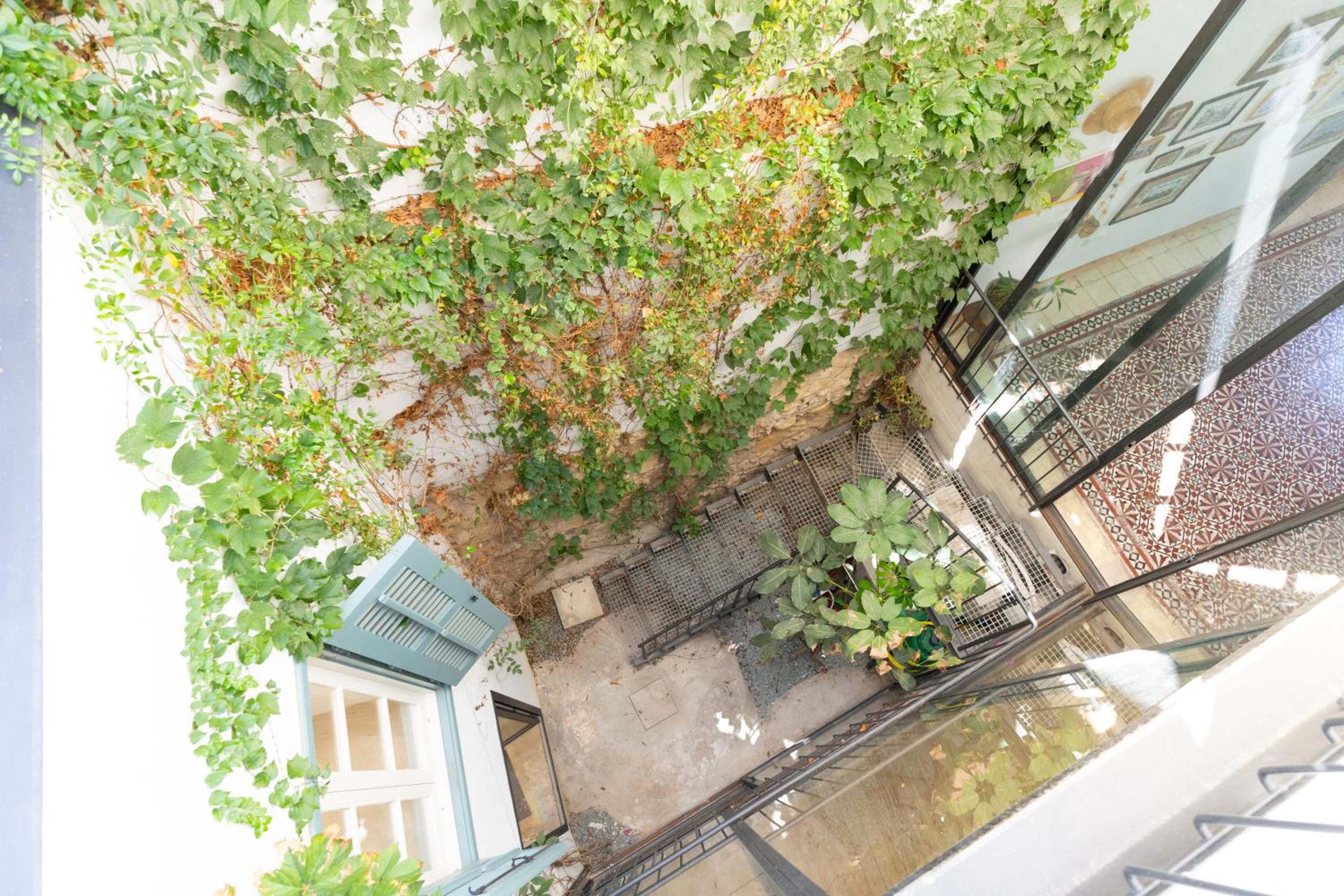 1927 Heritage House - Indoor Garden , Old City