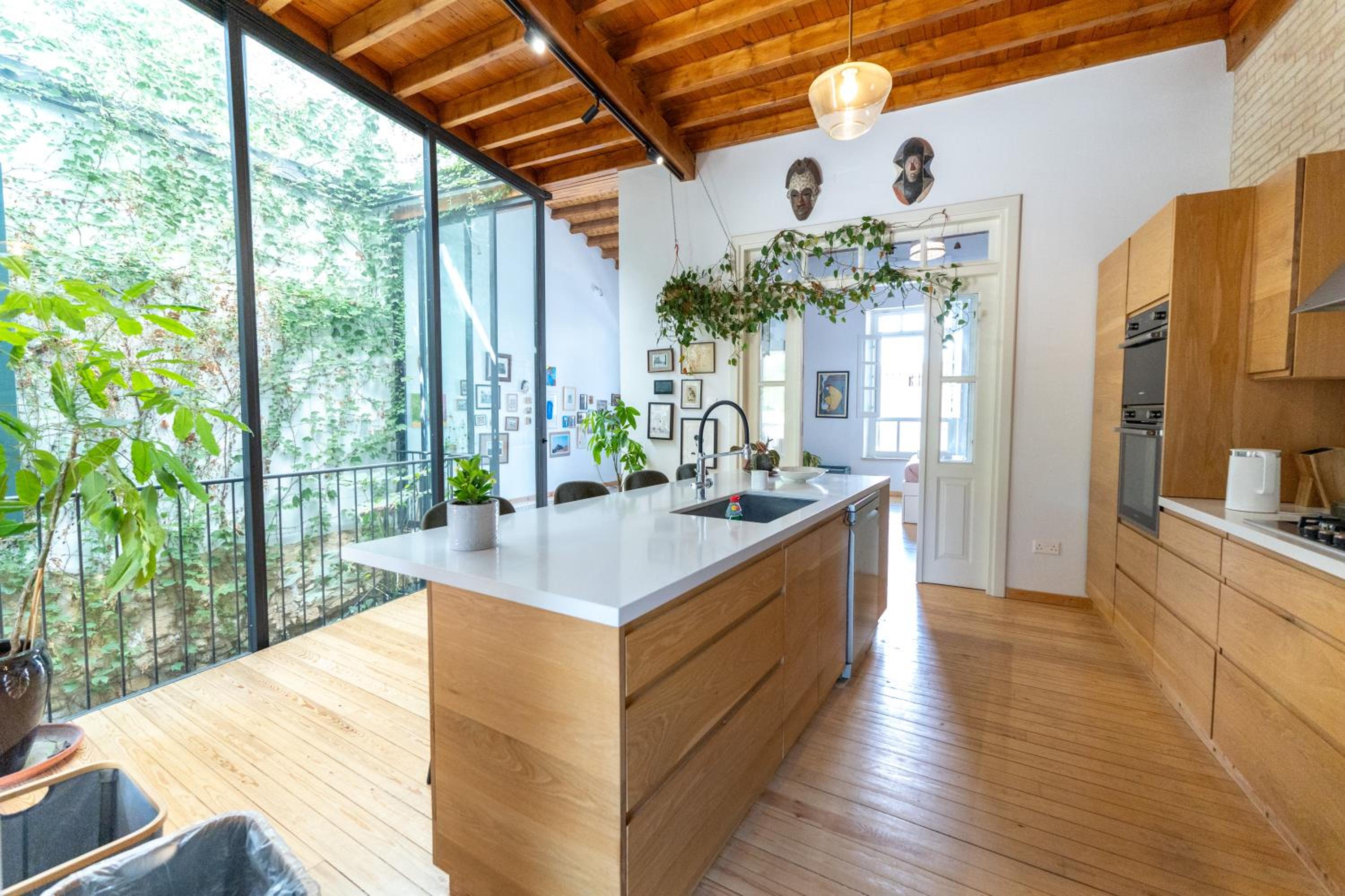 1927 Heritage House - Indoor Garden , Old City