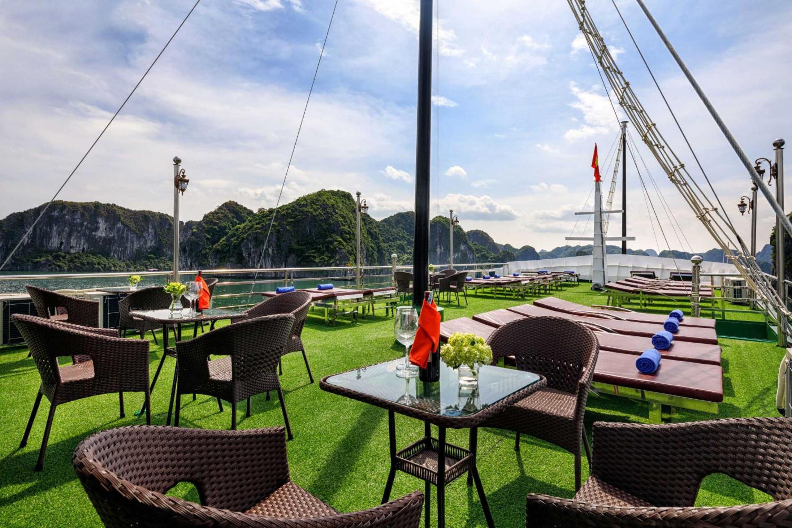 Venezia Boutique Cruises - Catba island