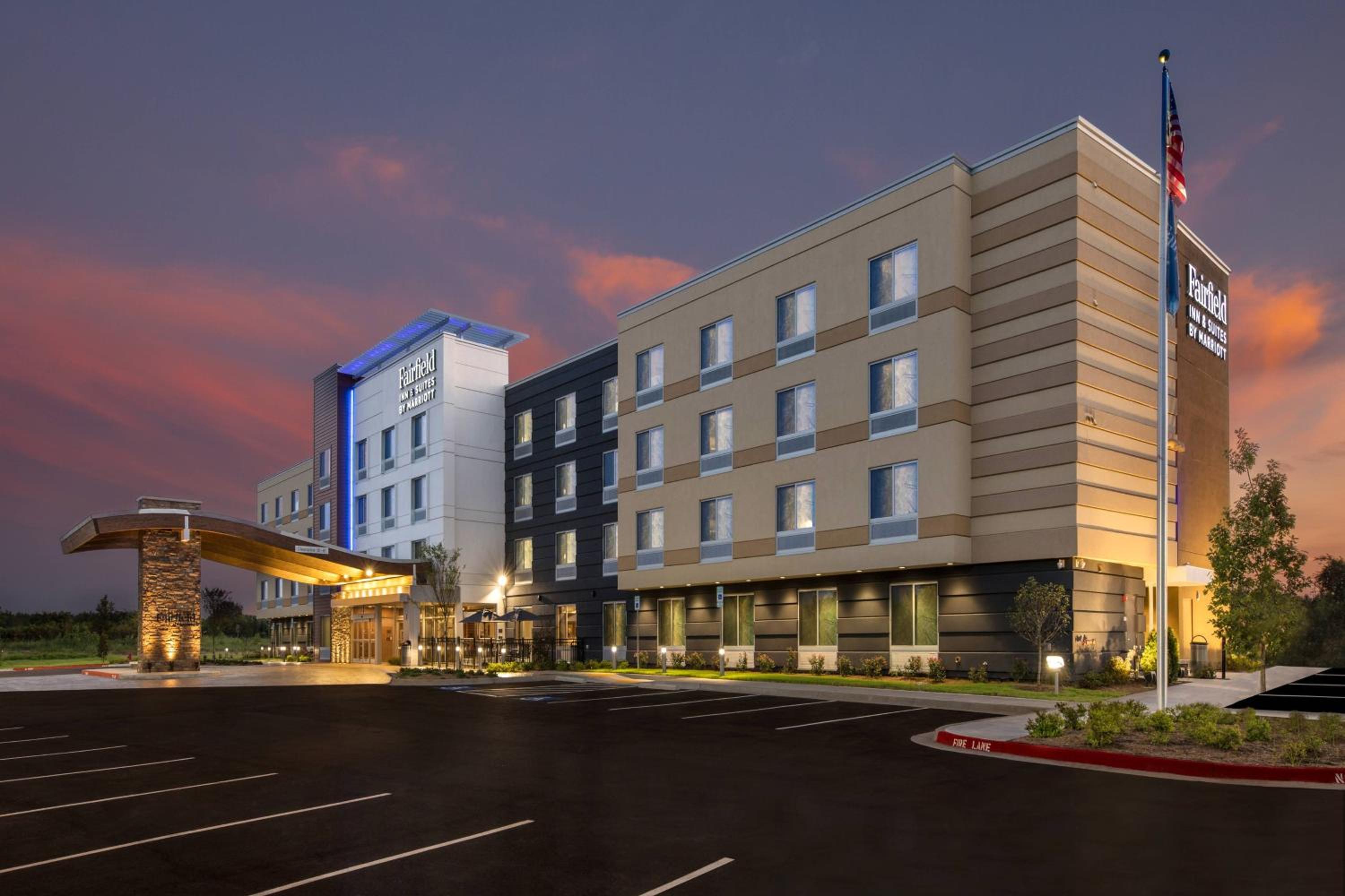 Hotel Fairfield Inn & Suites by Marriott Little Rock Airport - Image 1