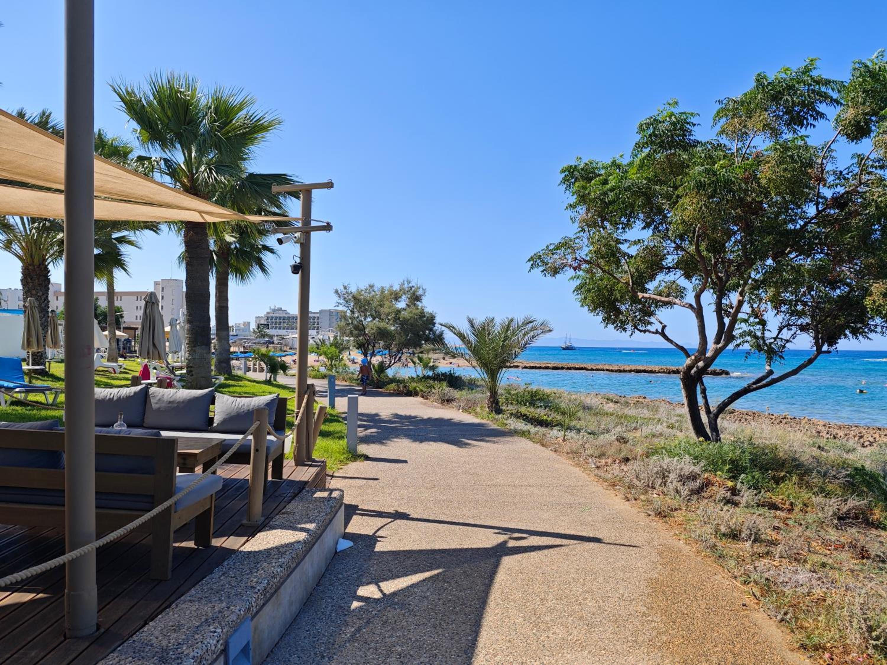 Dream Beach House Steps from the Sea & Free Parking
