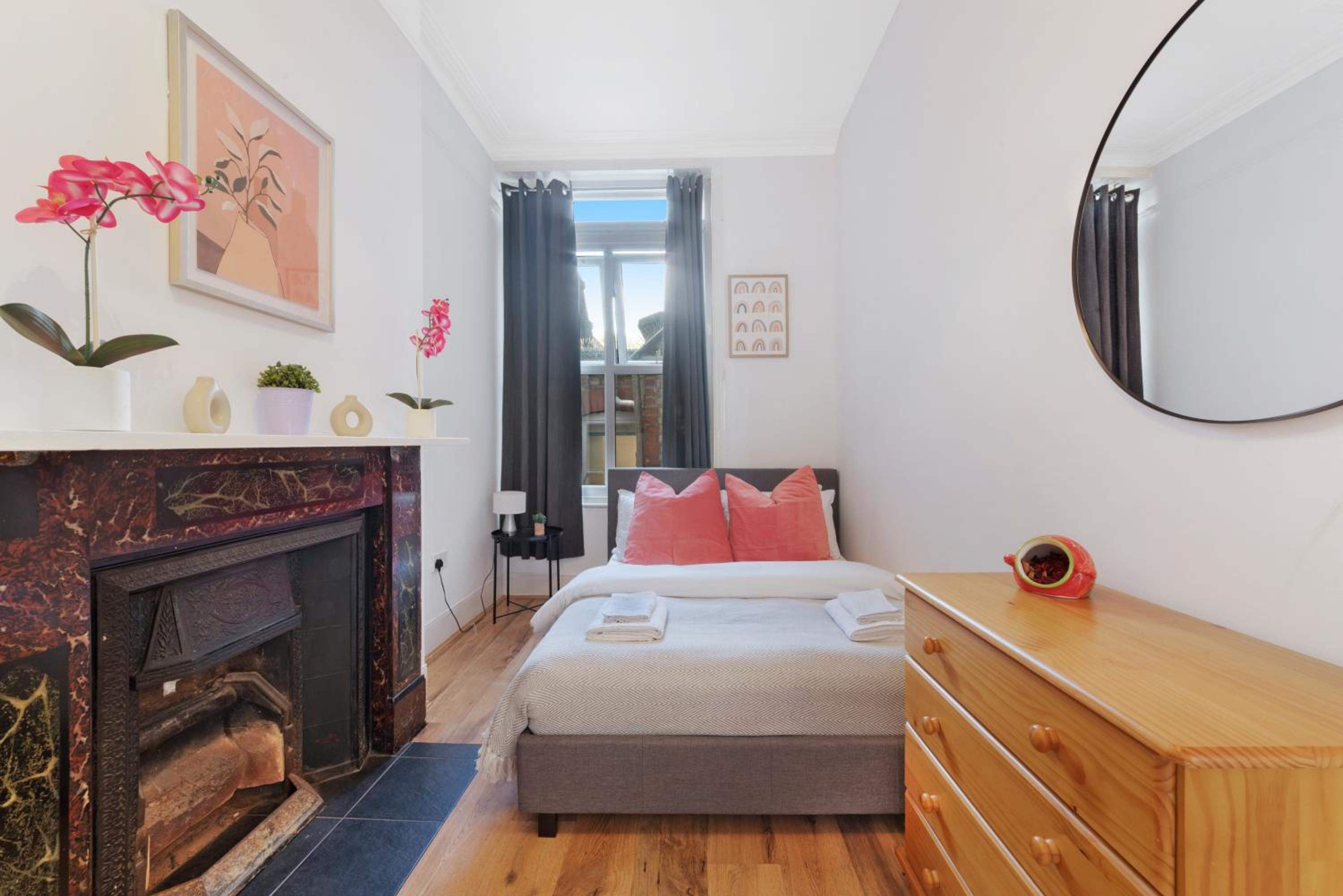 One Bedroom Apartment Muswell Hill - First Floor view 5