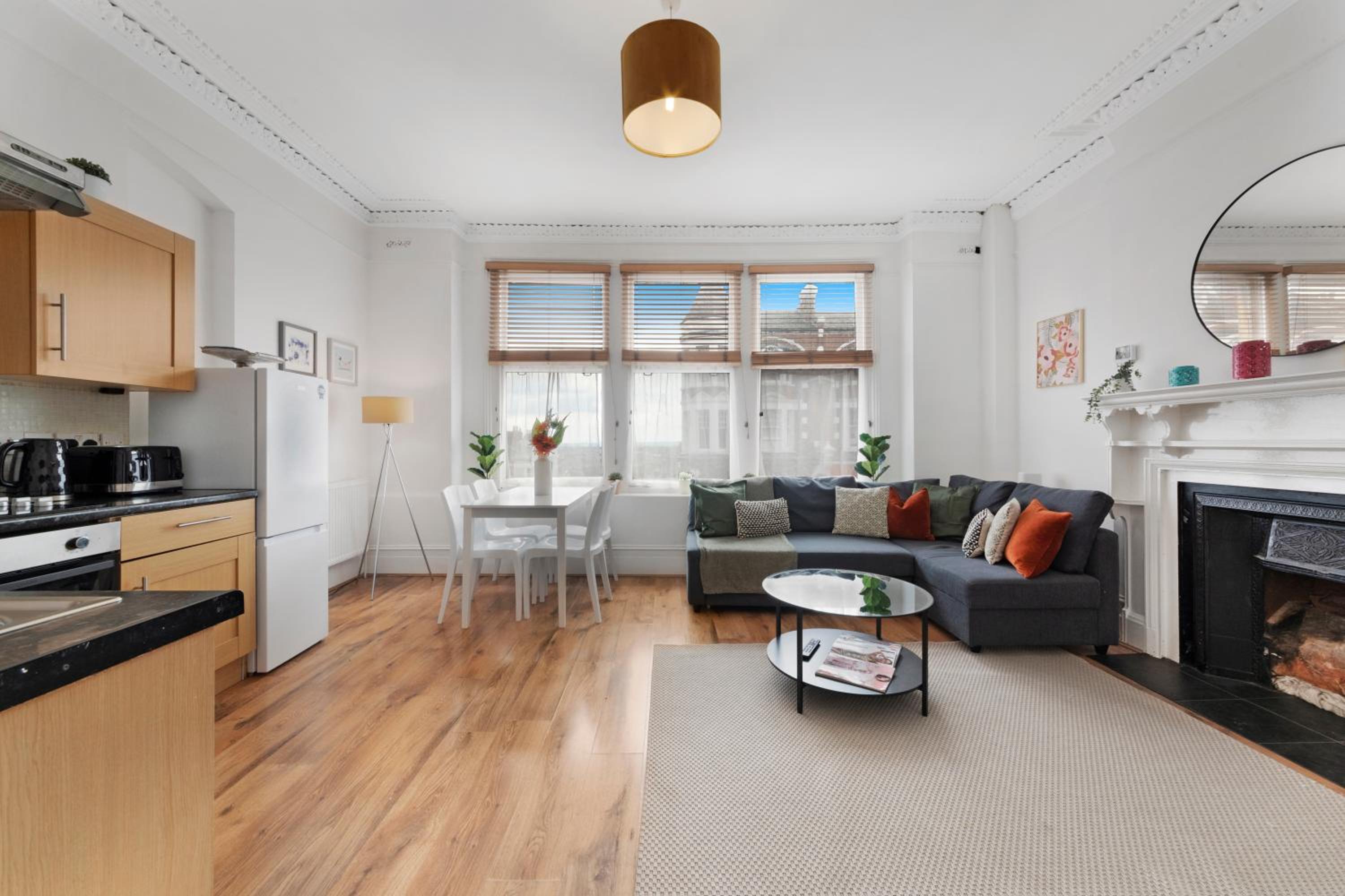 One Bedroom Apartment Muswell Hill - First Floor view 2