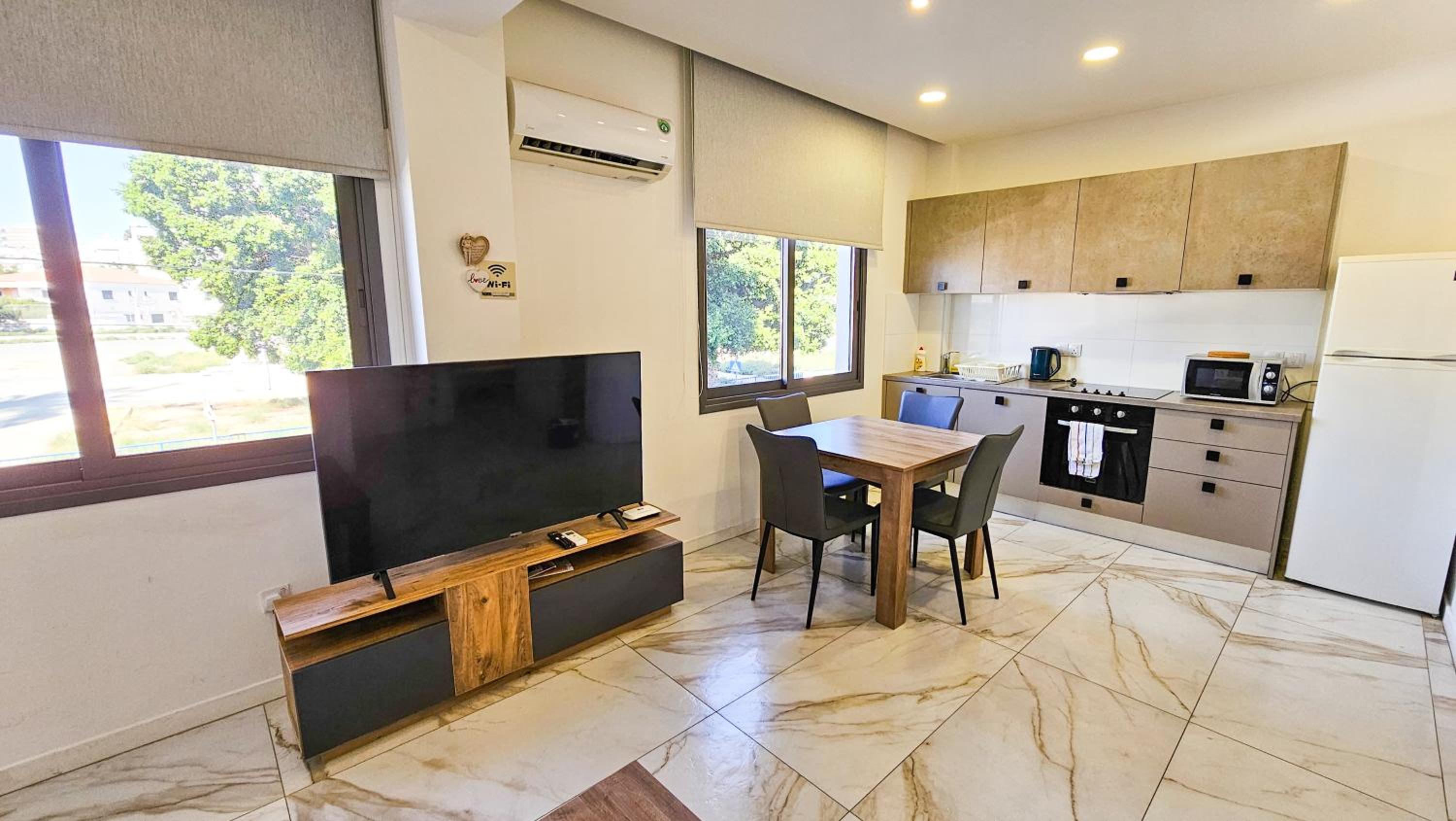 Mimi's Sunny Beach Apartment view 3