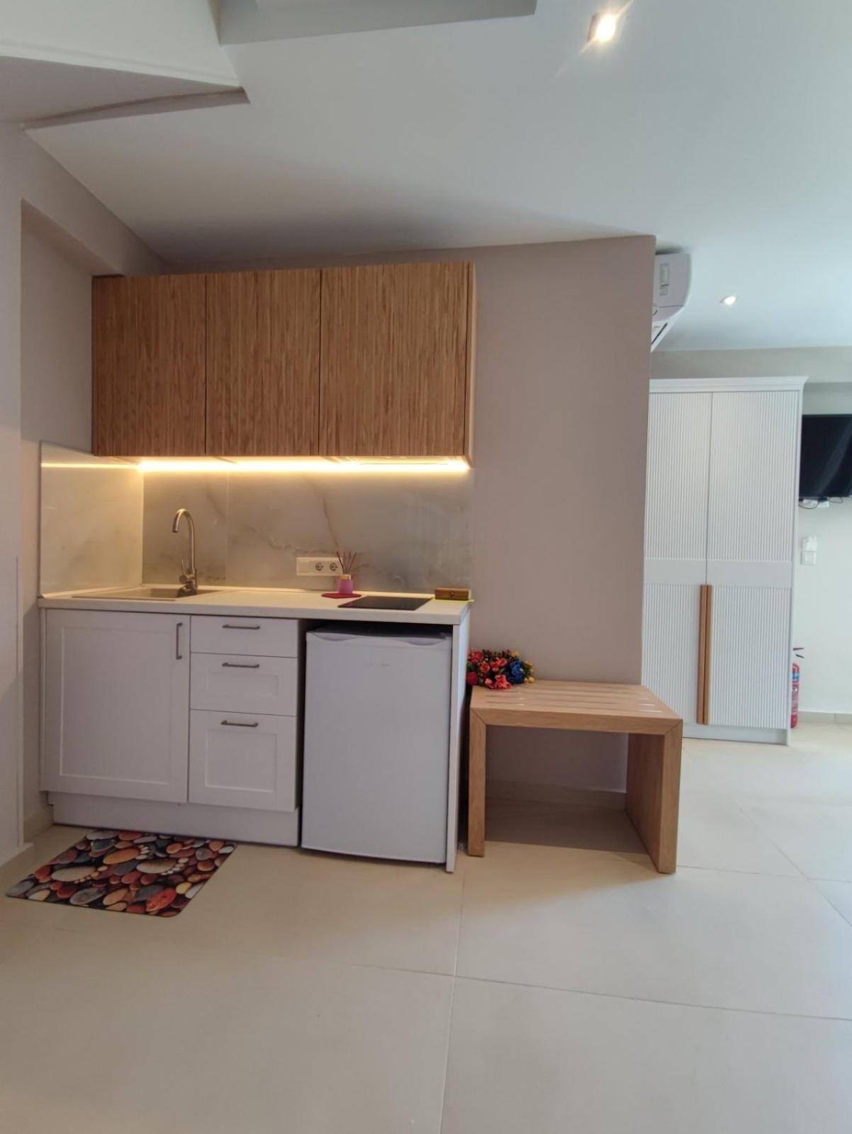 Theros Summer Suite 1 view 4