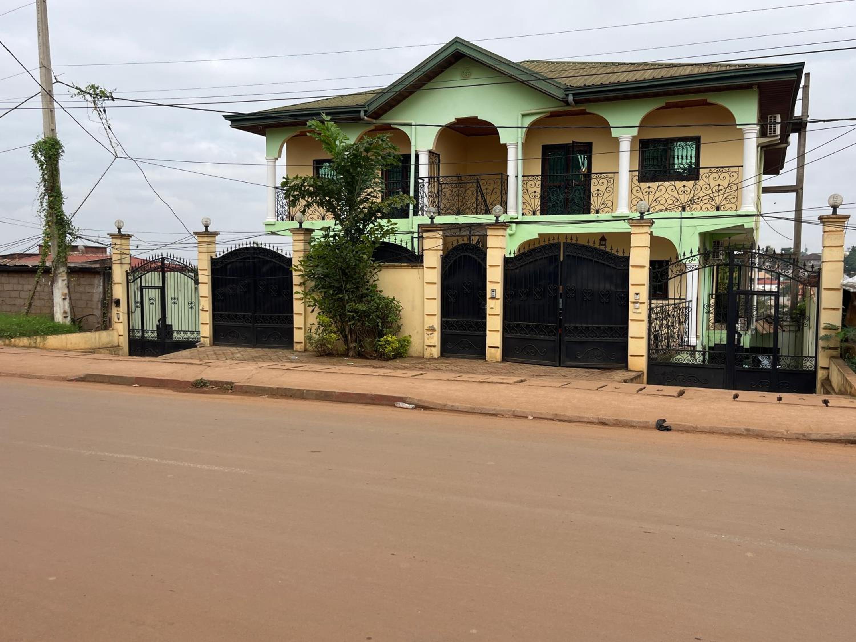 Appartement moderne 120 m2, cameras de surveillance , quartier résidentiel, Nkomo Maetur, YAOUNDE
