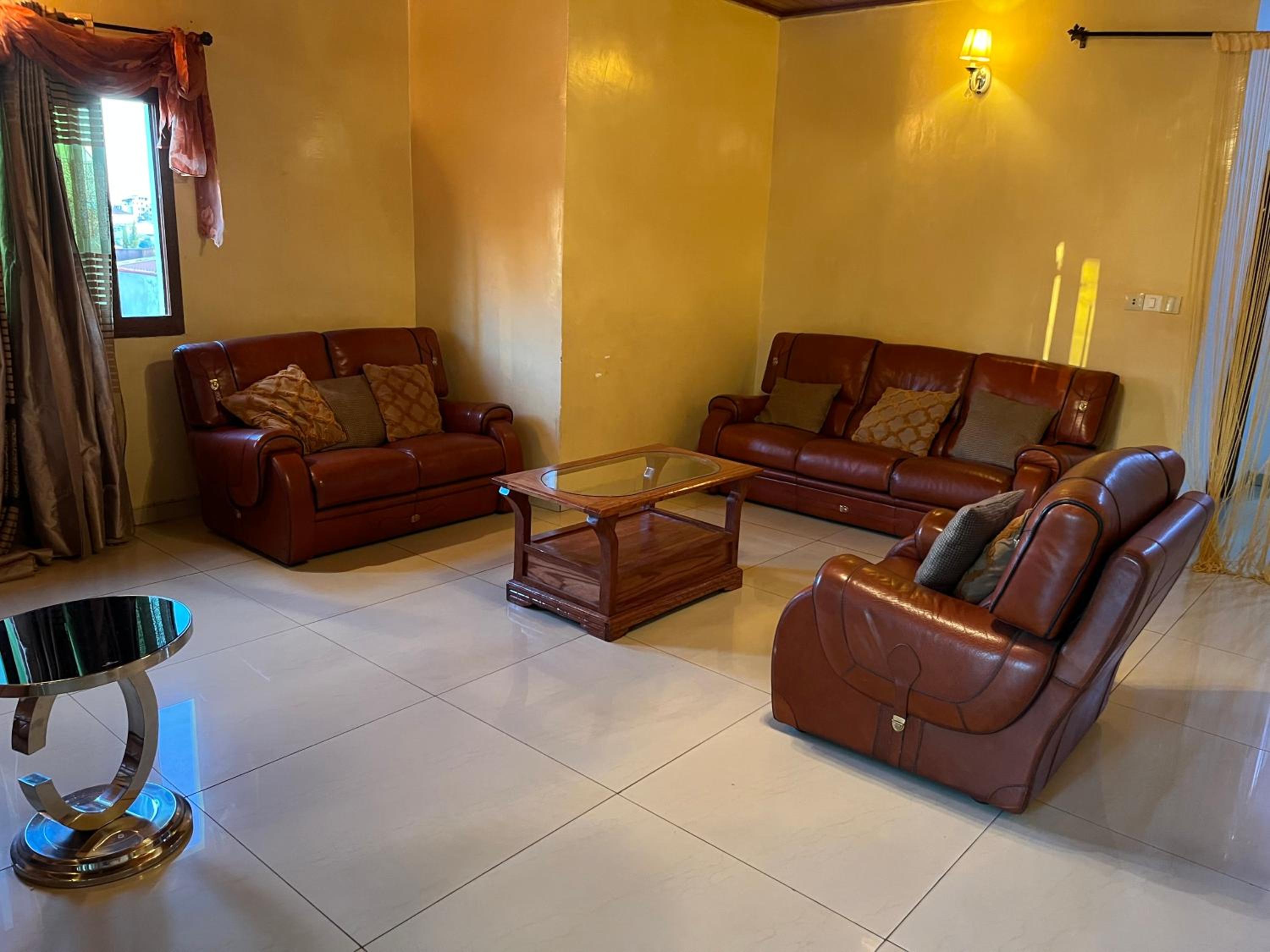 Appartement moderne 120 m2, cameras de surveillance , quartier résidentiel, Nkomo Maetur, YAOUNDE