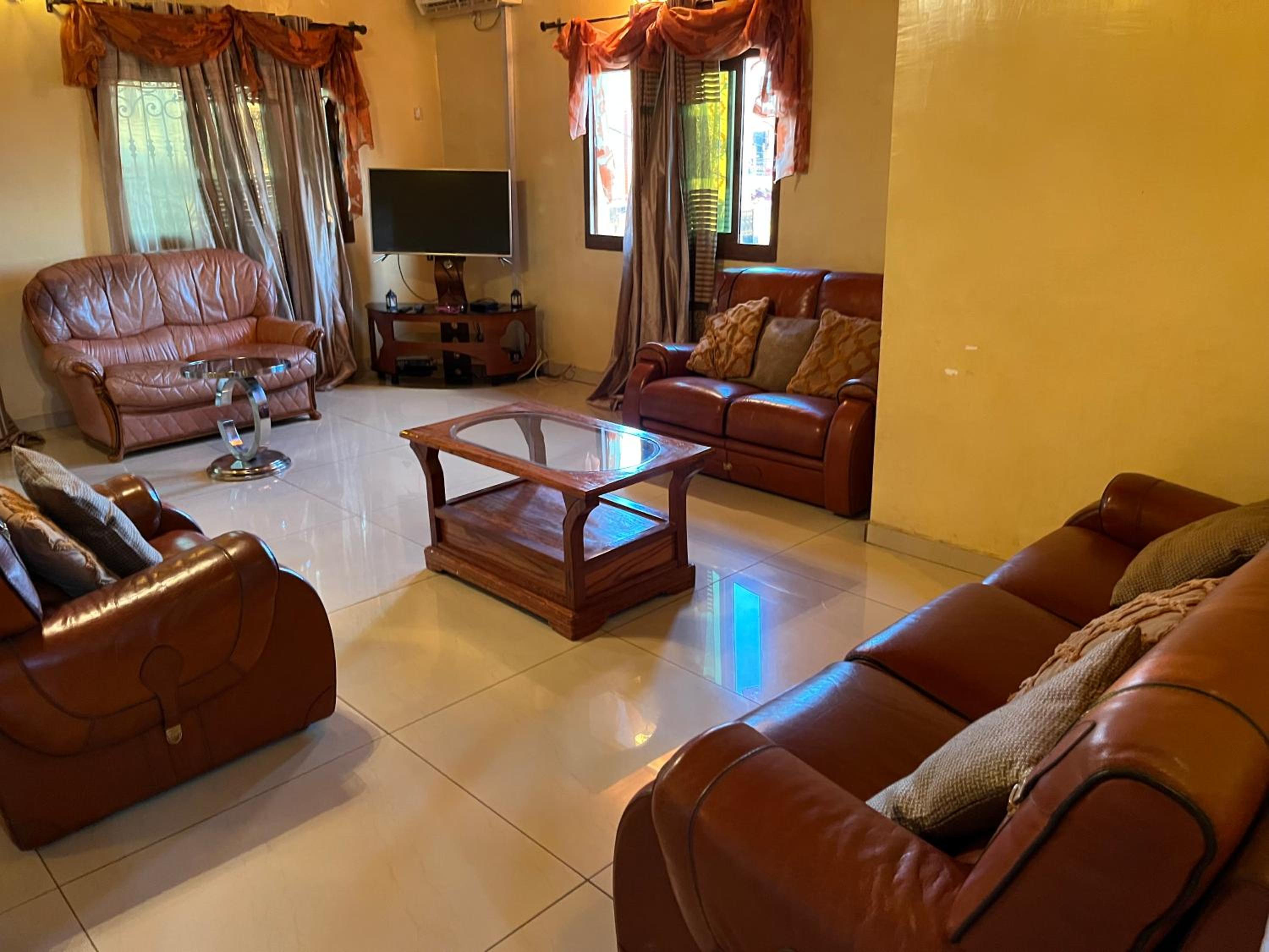 Appartement moderne 120 m2, cameras de surveillance , quartier résidentiel, Nkomo Maetur, YAOUNDE