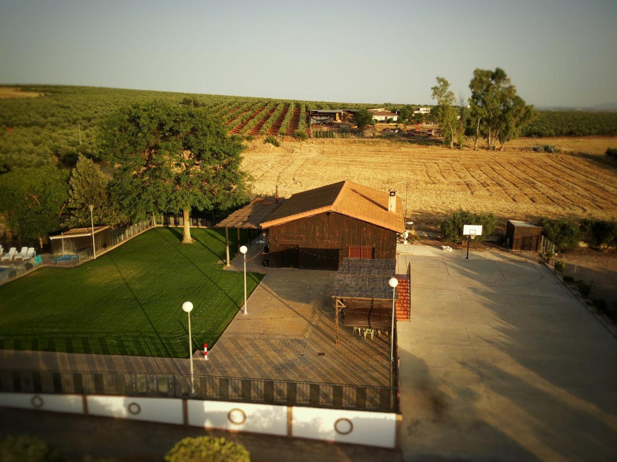 La Cabaña piscina y jardín