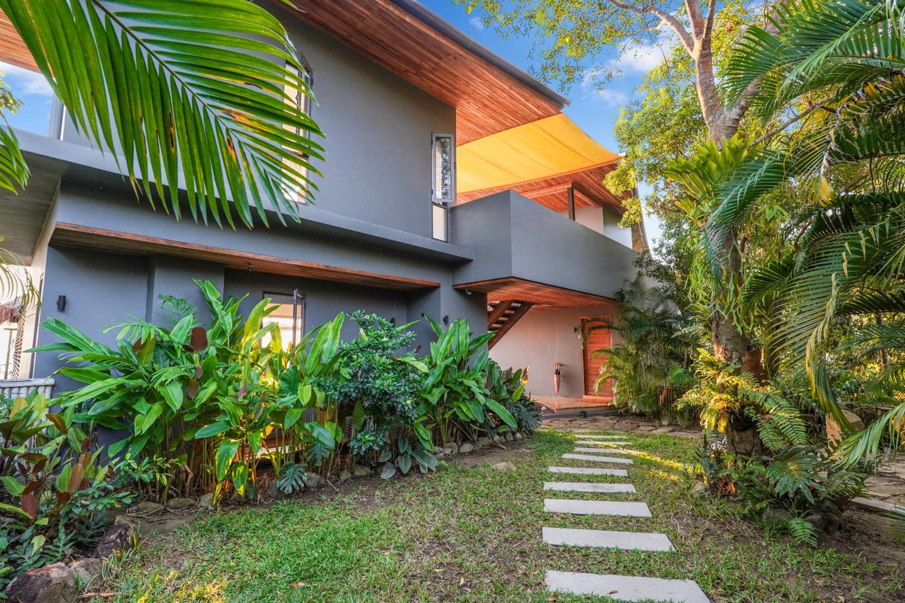 Hotel Mirage Villa - Image 1